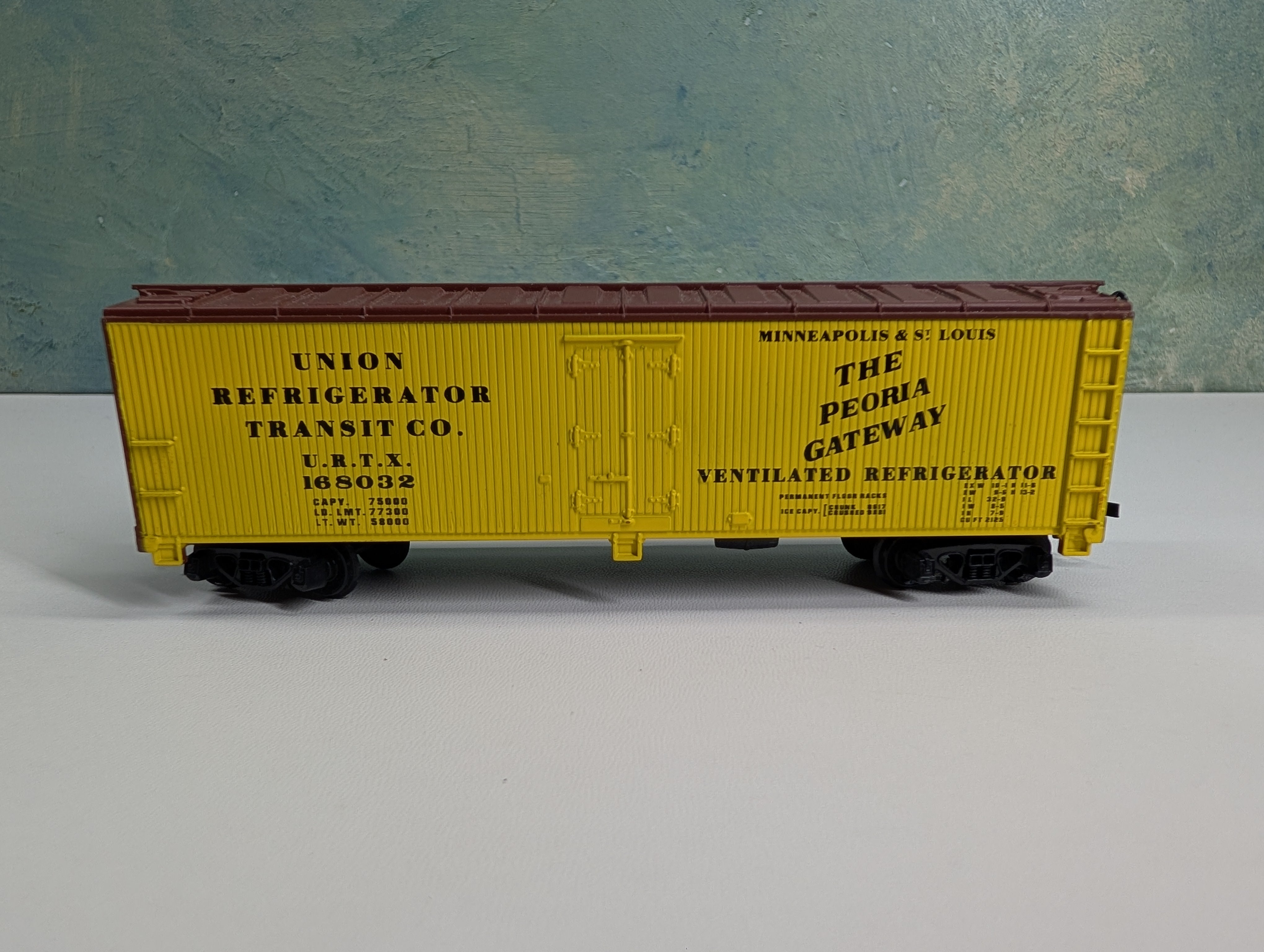 USED Mantua HO Scale 40' Wooden Reefer Box Car URTX #168032