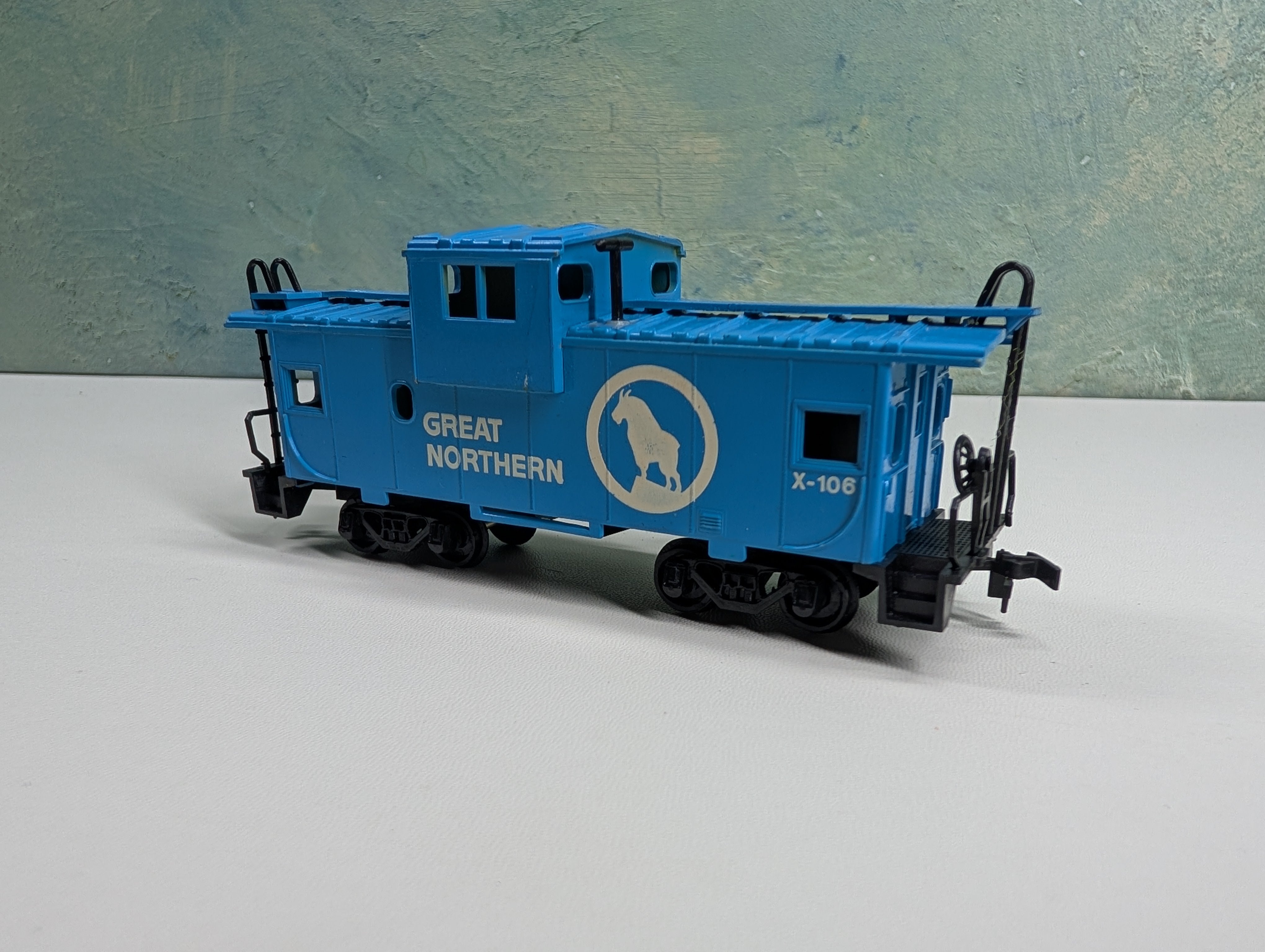 USED Bachmann HO Scale Caboose Great Northern #X-106