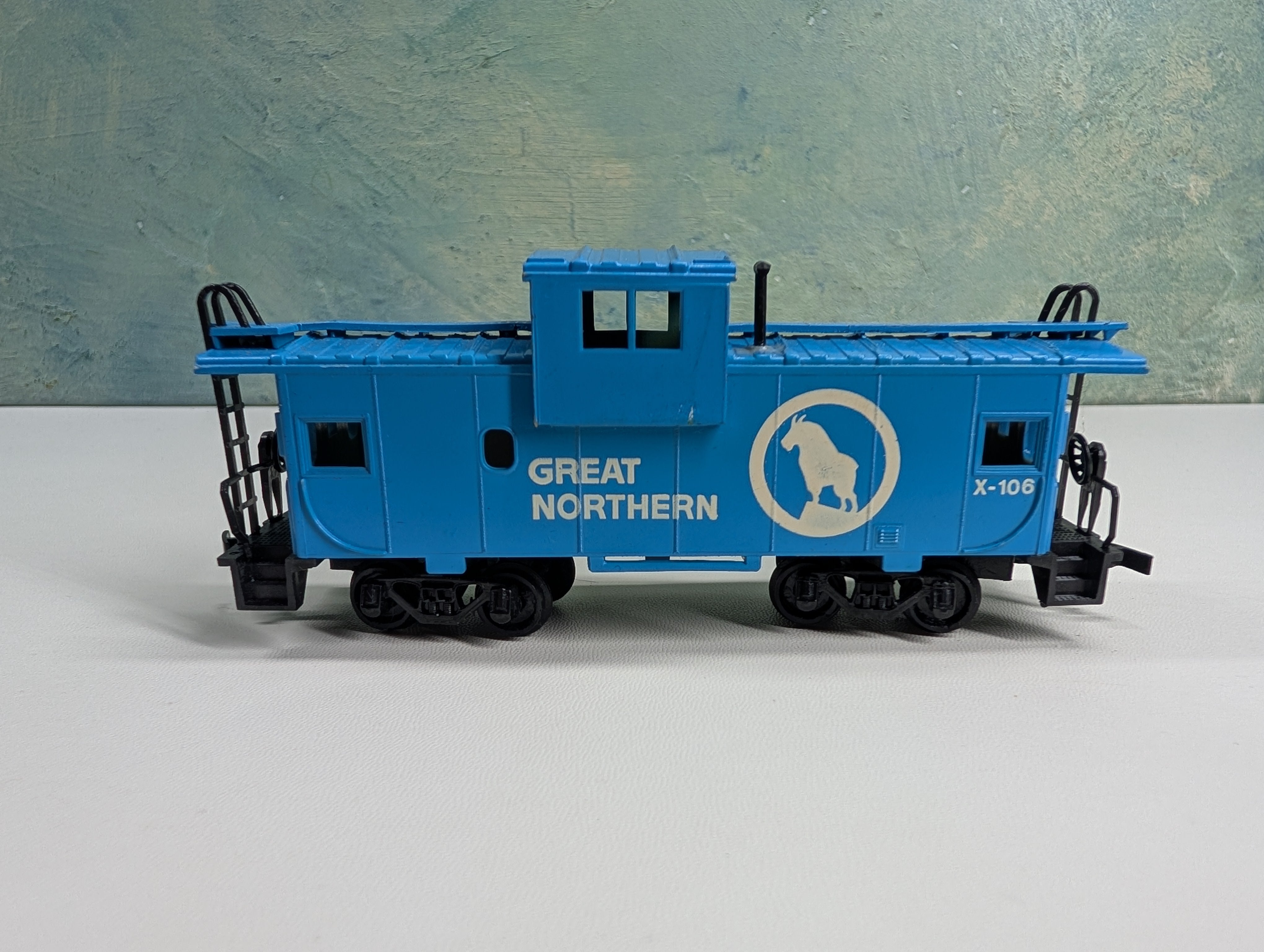 USED Bachmann HO Scale Caboose Great Northern #X-106