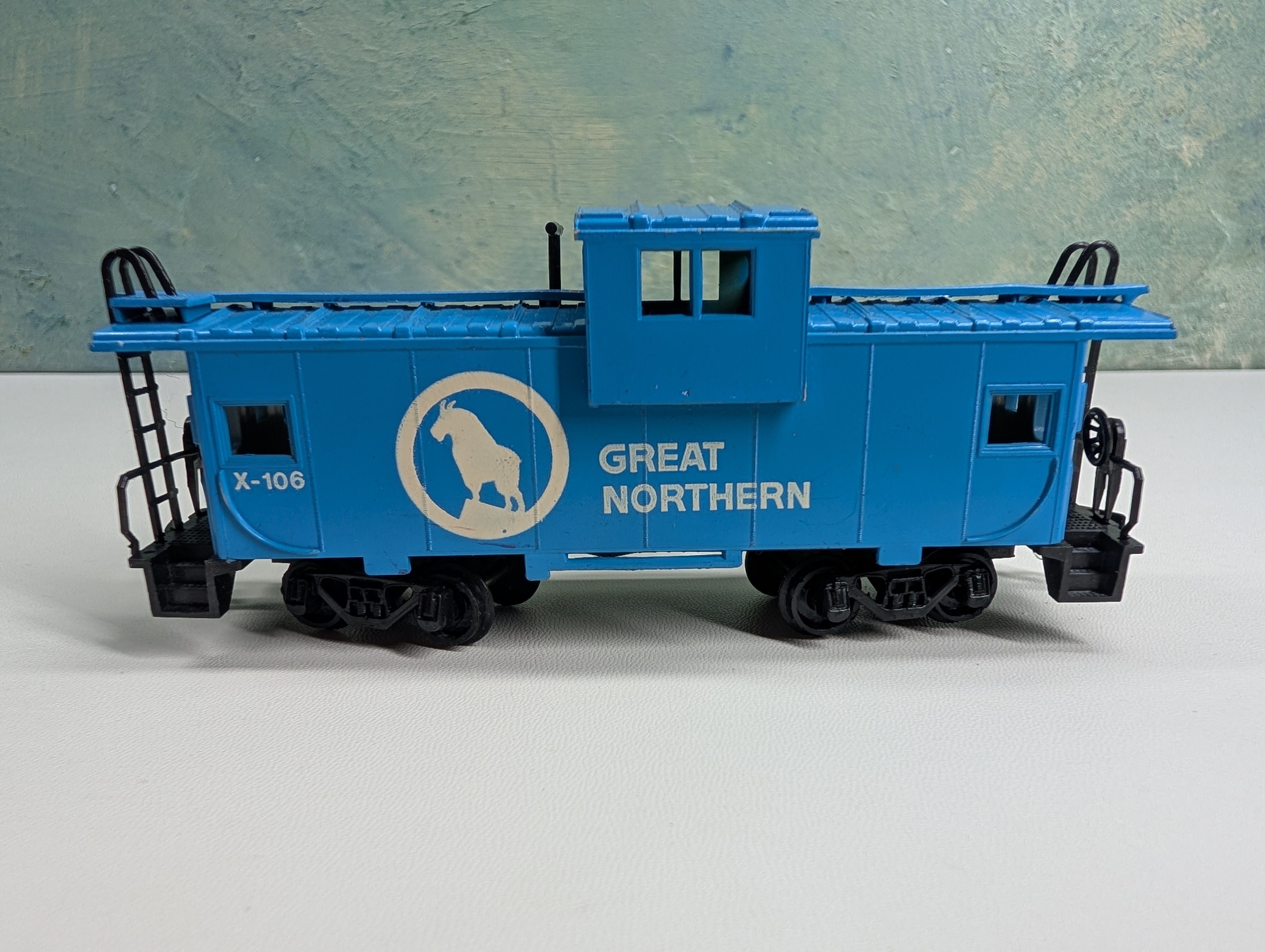 USED Bachmann HO Scale Caboose Great Northern #X-106