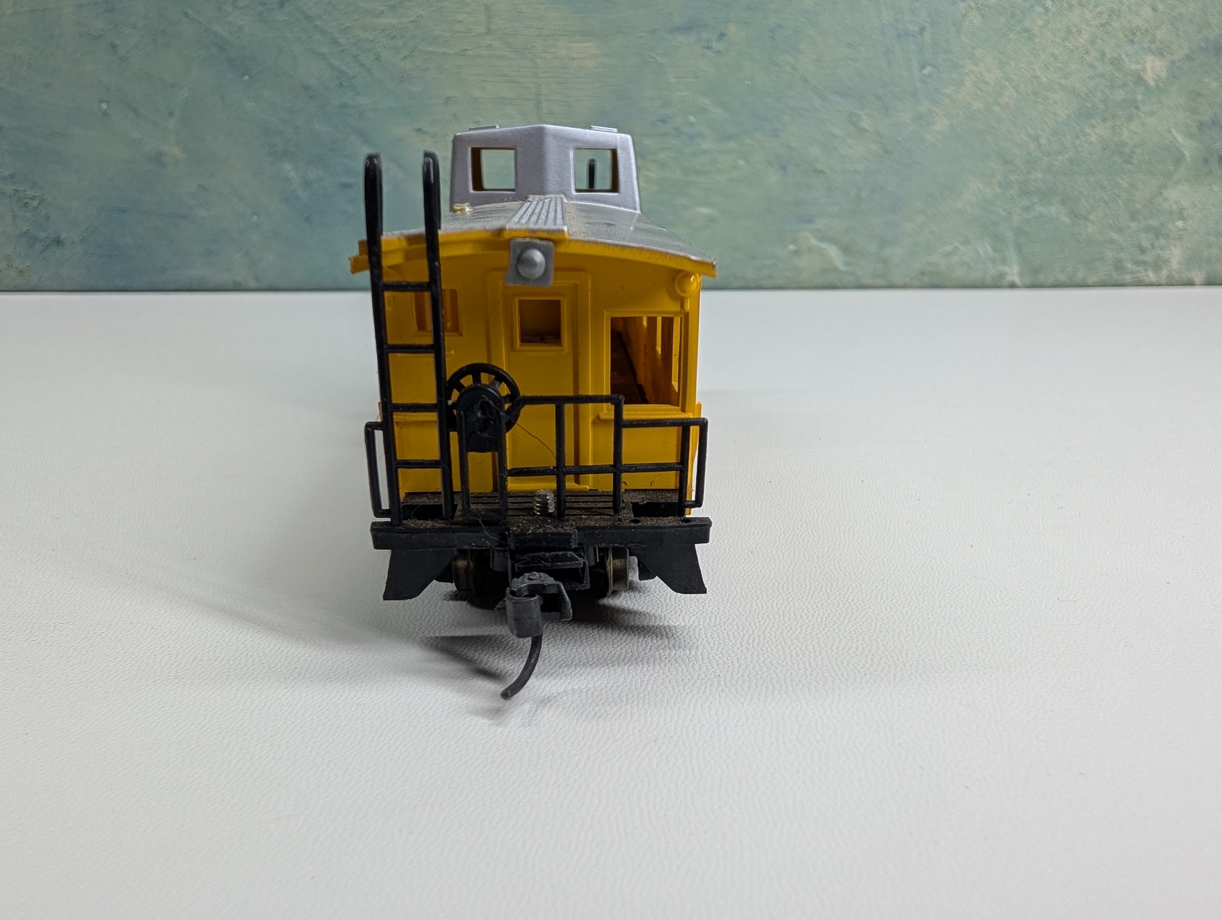 USED Bachmann HO Scale Caboose Chessie System B&O #C-3963 Metal Wheels