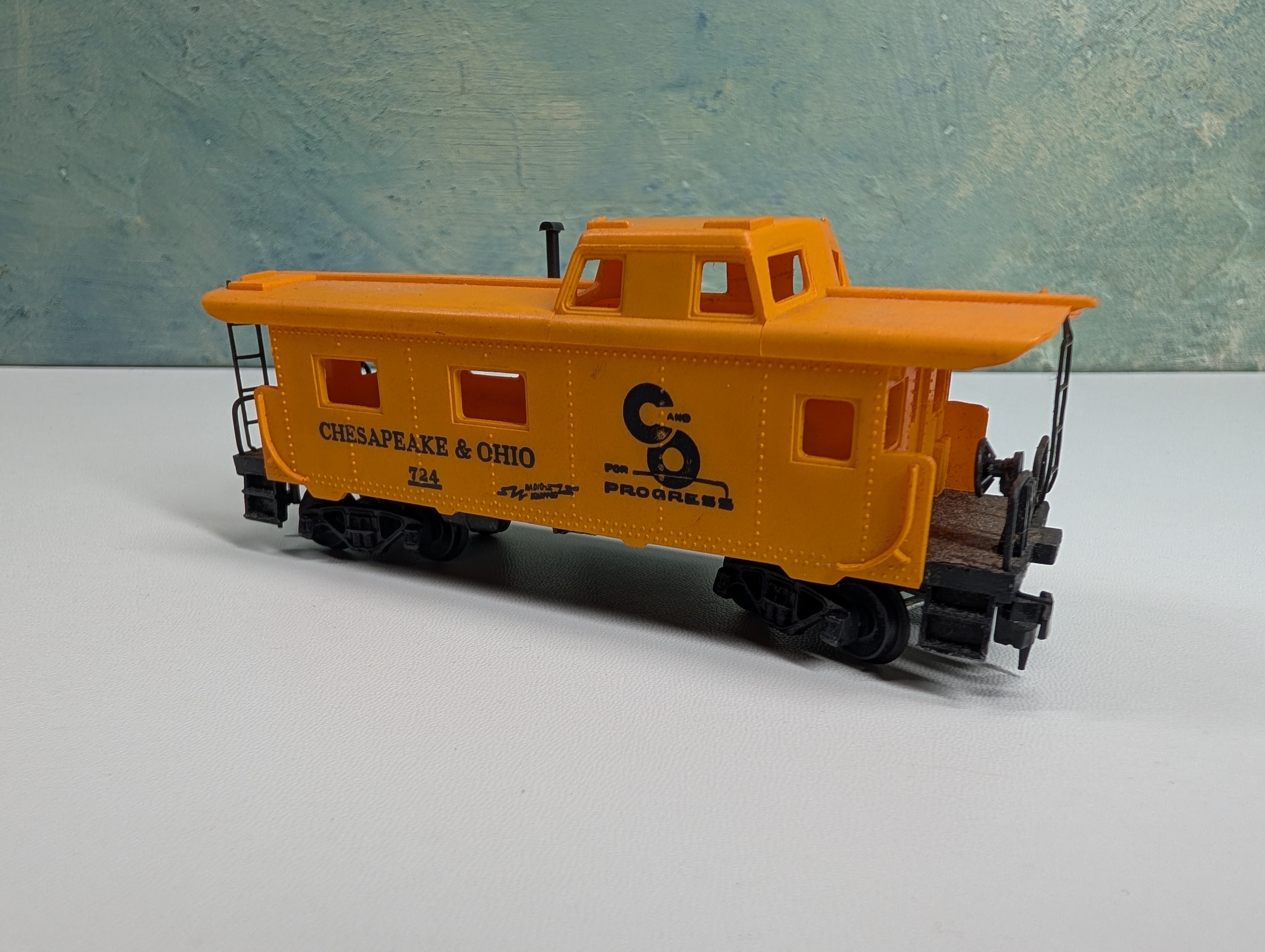 USED Tyco HO Scale Caboose Chesapeake and Ohio #724