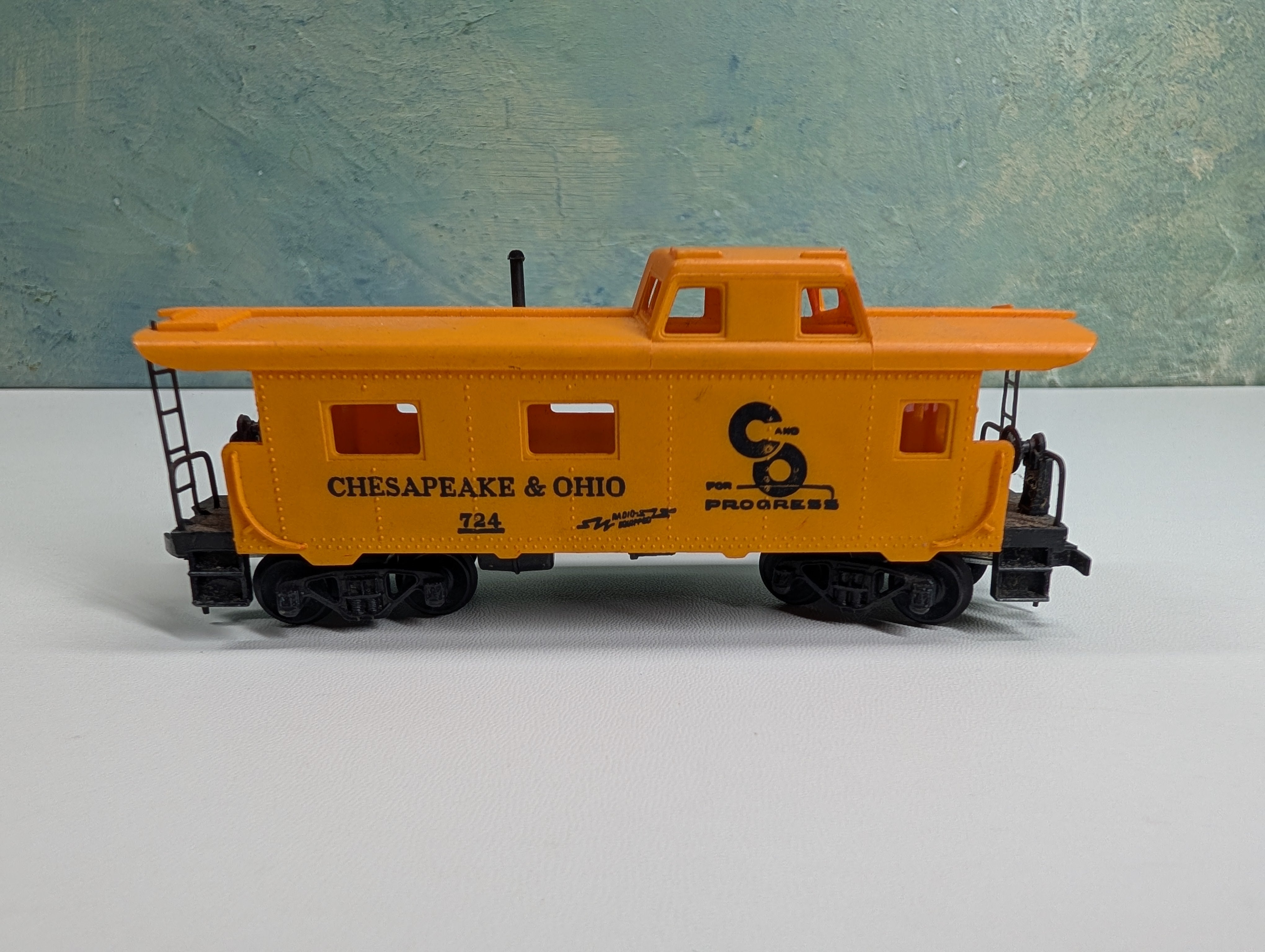 USED Tyco HO Scale Caboose Chesapeake and Ohio #724