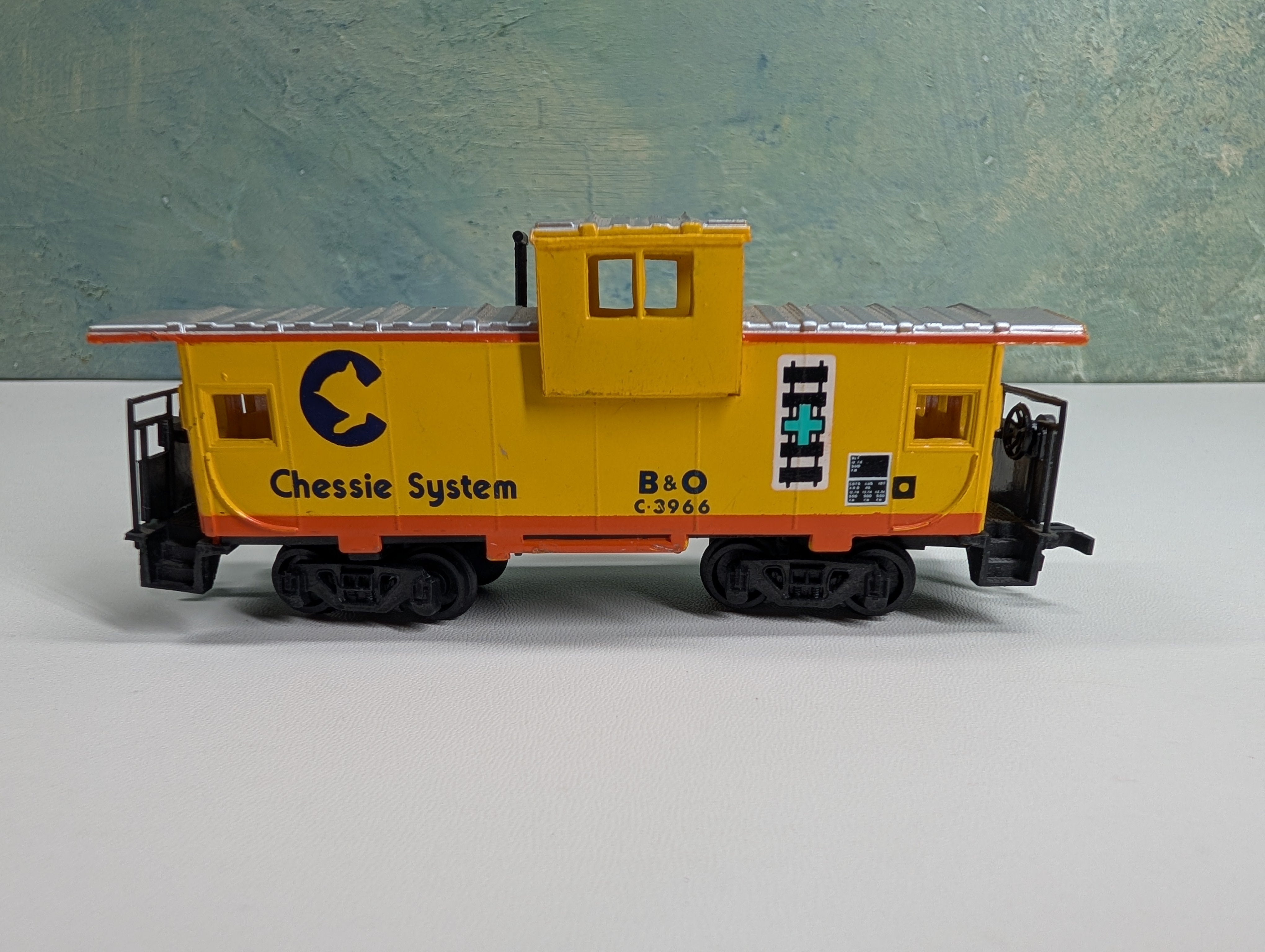 USED Bachmann HO Scale Caboose Chessie System B&O #C-3966