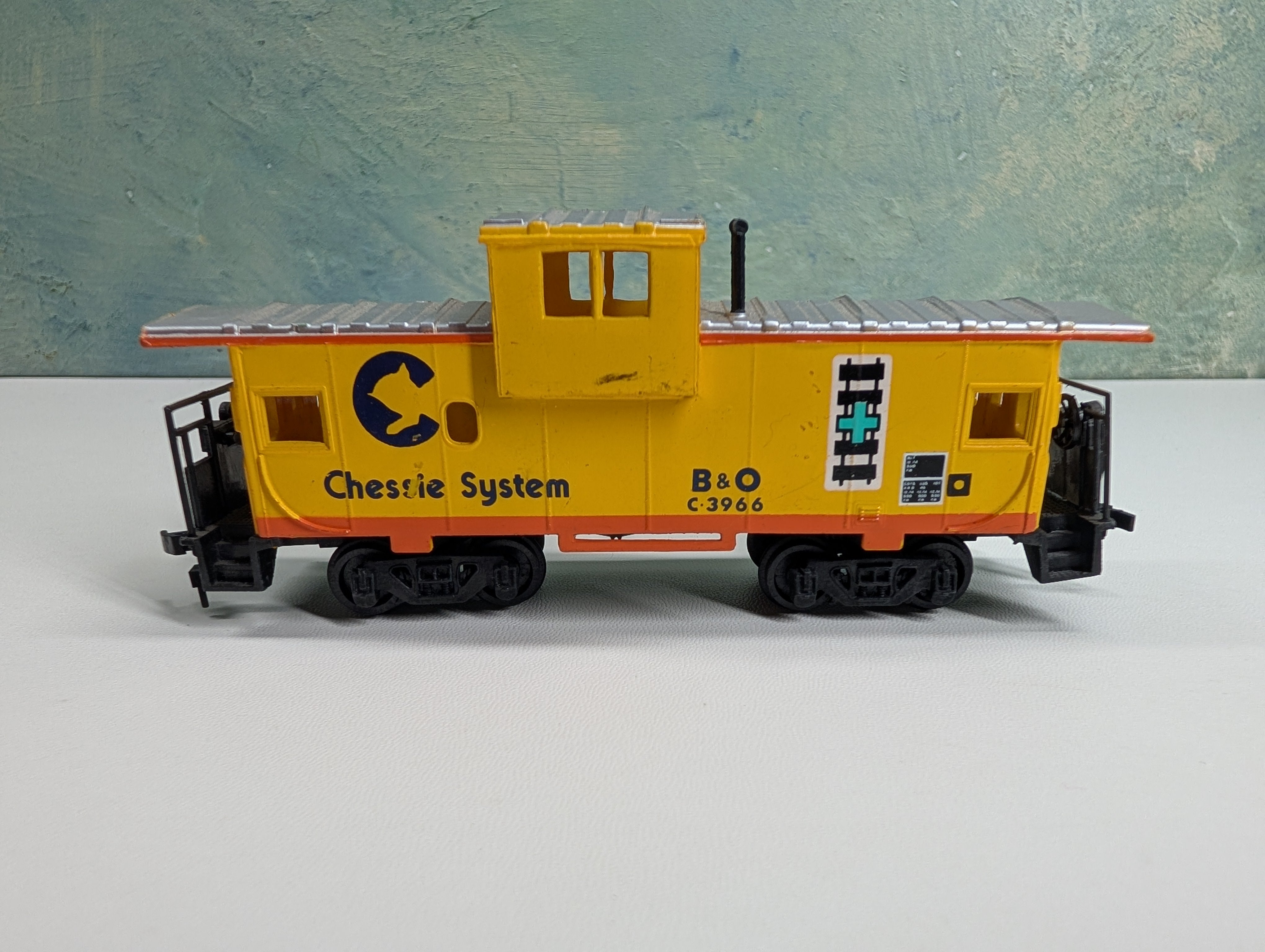 USED Bachmann HO Scale Caboose Chessie System B&O #C-3966
