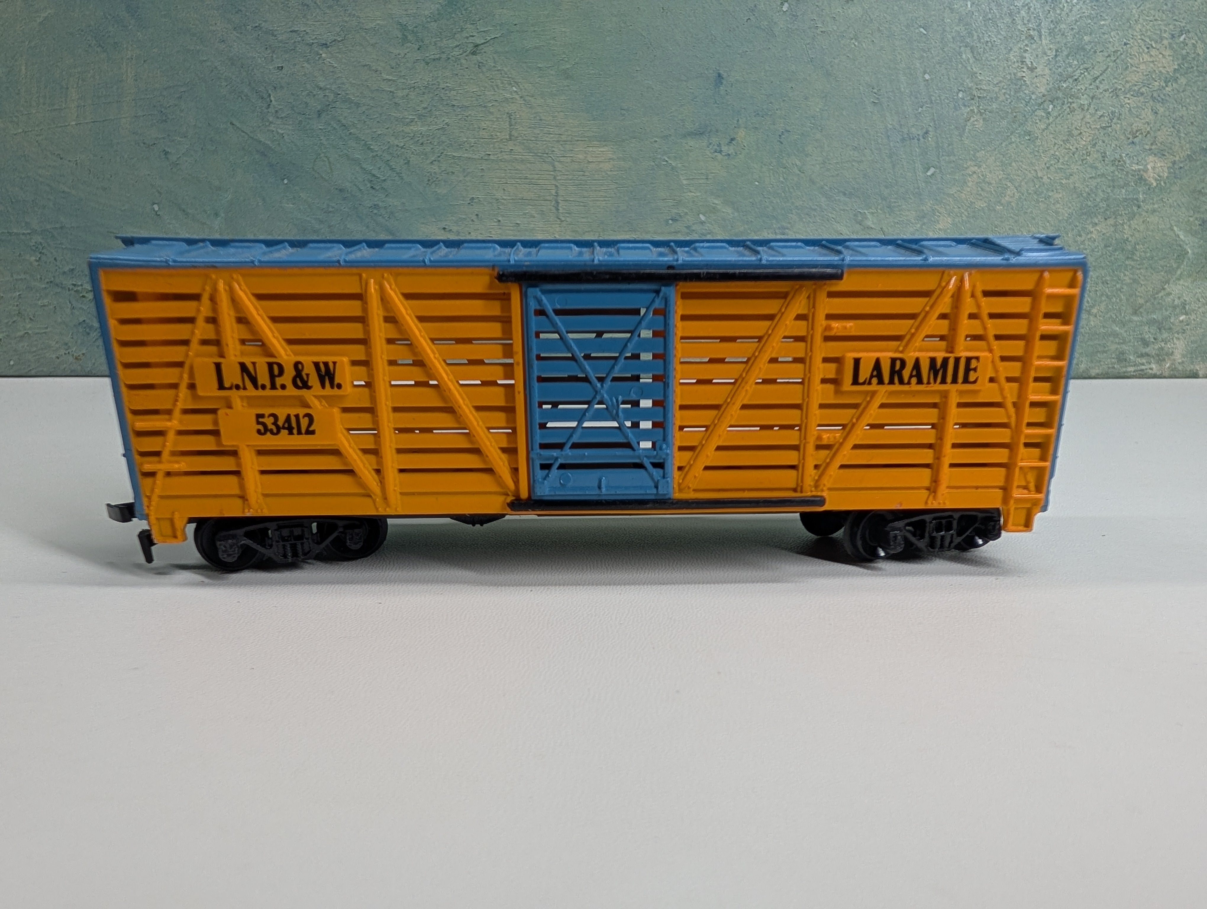 USED Tyco HO Scale 40' Livestock Cattle Car Laramie LNP&W #53412