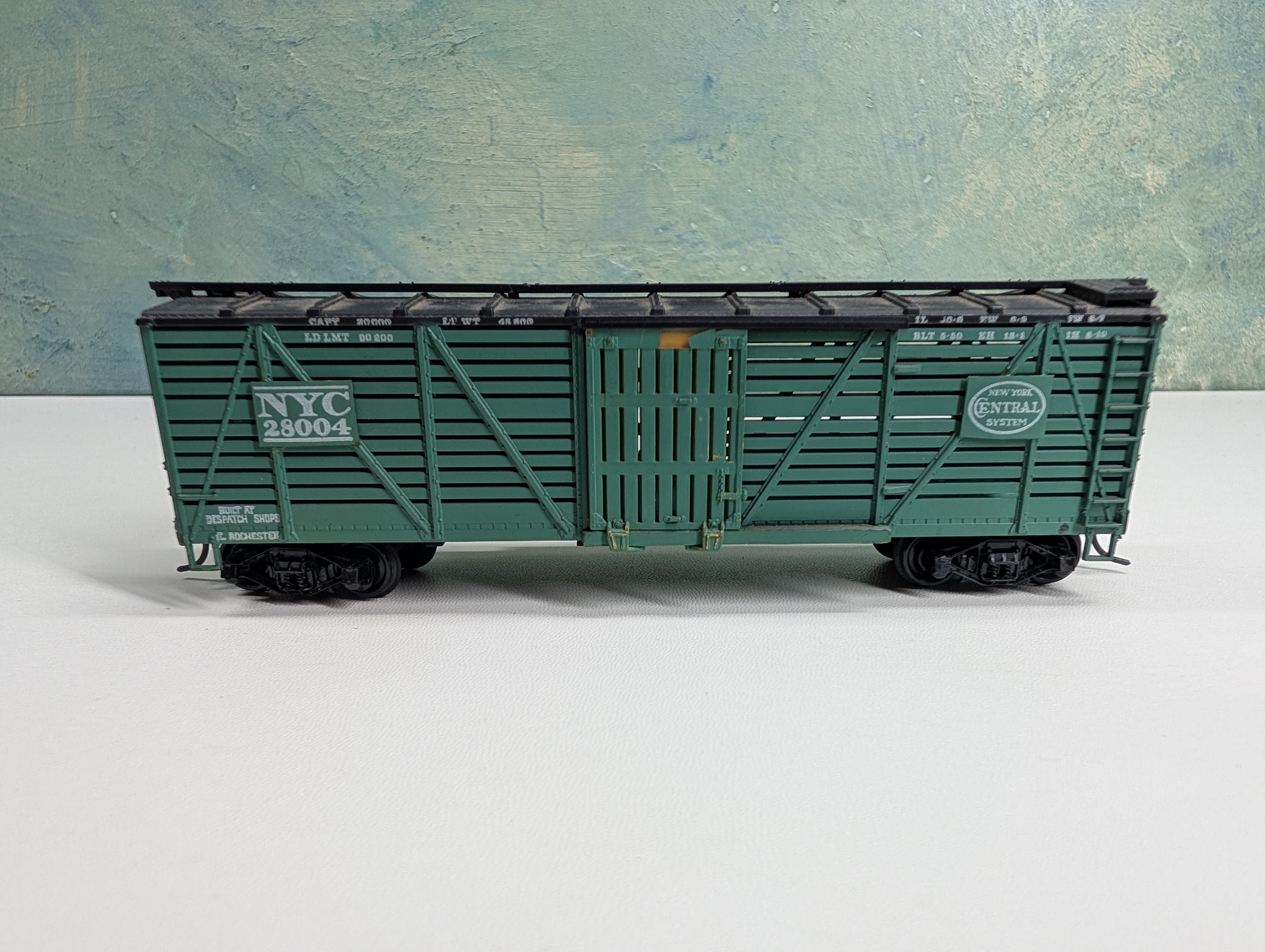 USED TRAIN MINIATURE HO Scale 40' Livestock Cattle Car New York Central NYC #28004