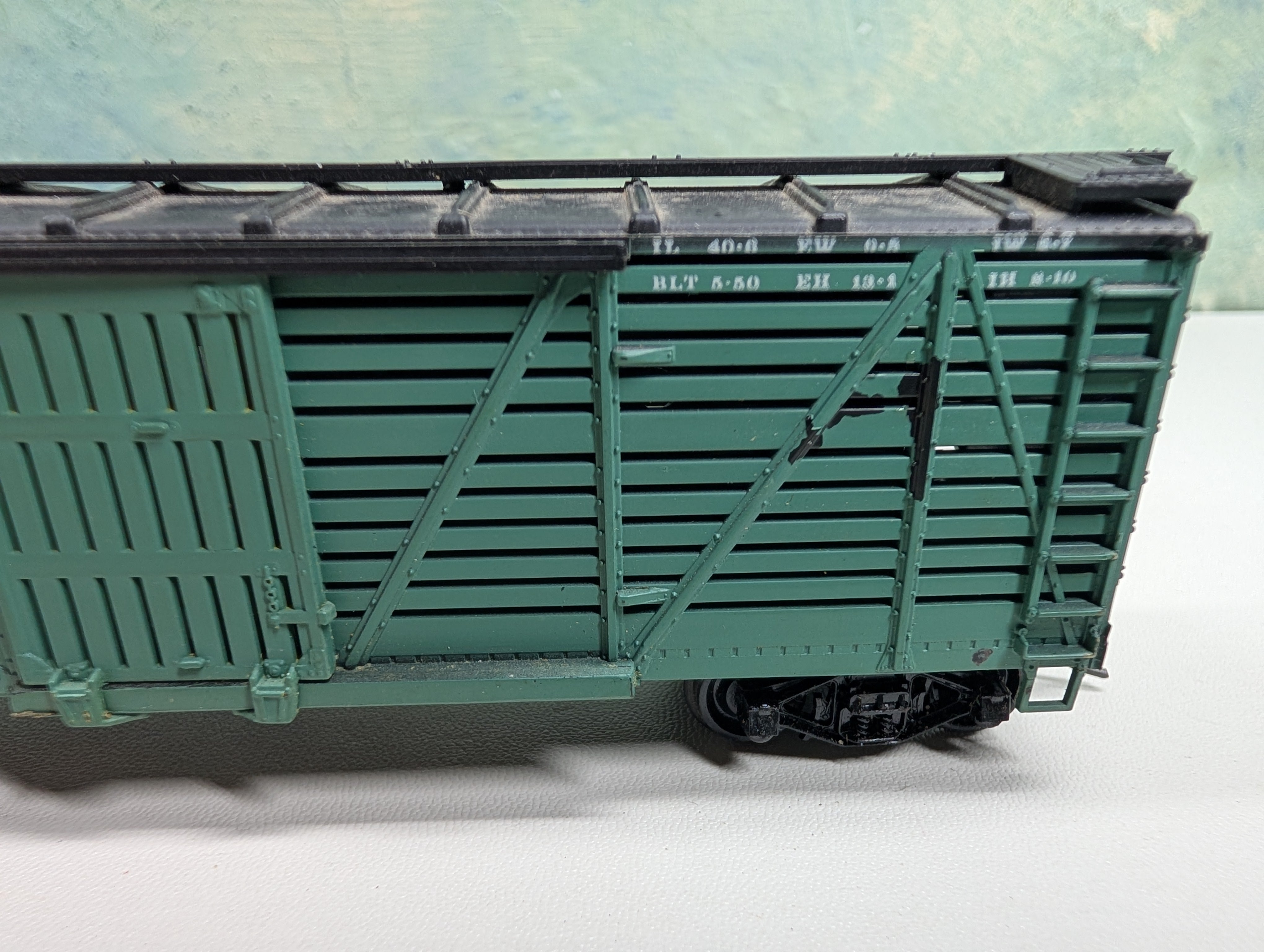 USED TRAIN MINIATURE HO Scale 40' Livestock Cattle Car New York Central NYC #28004