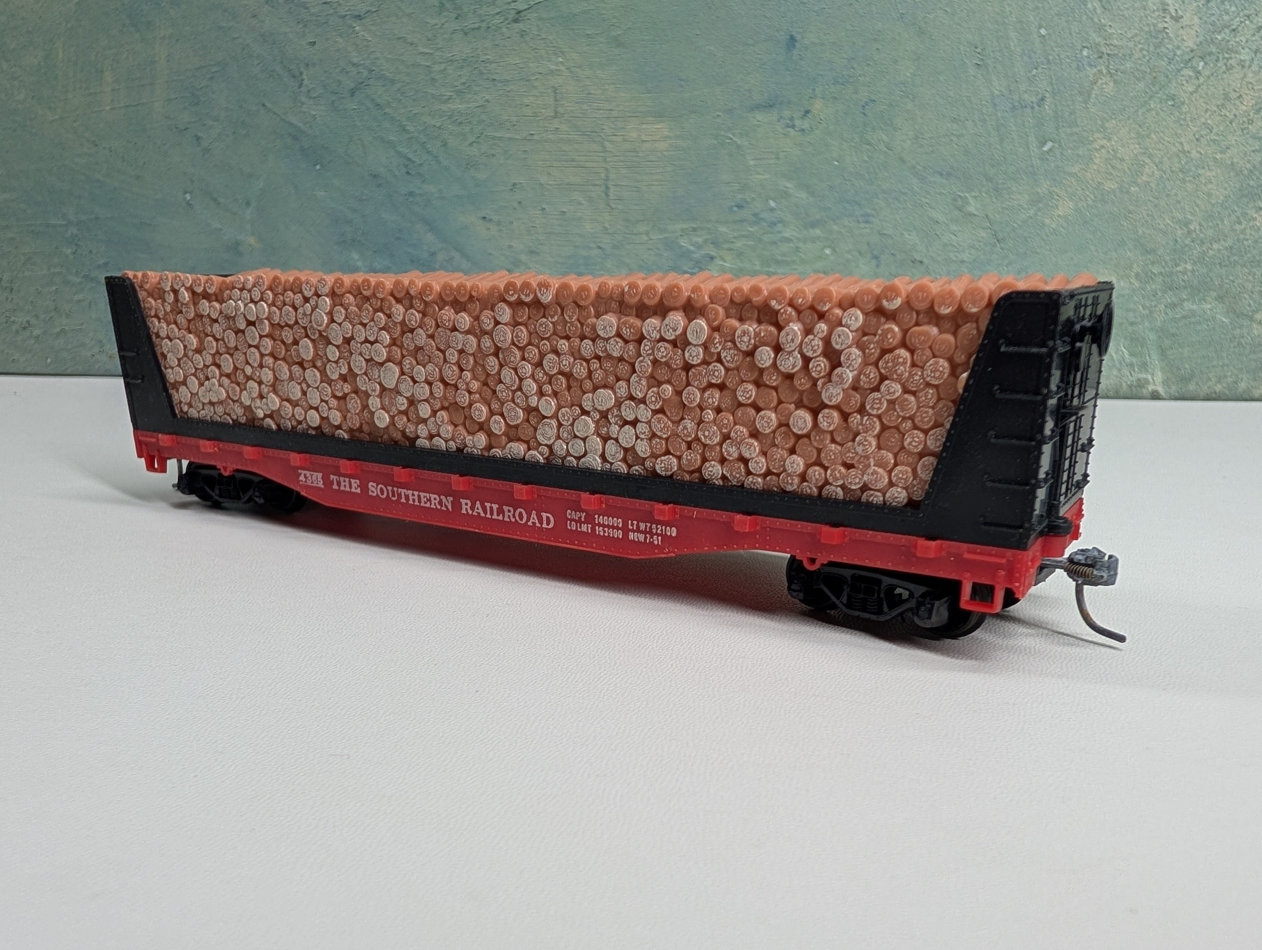 USED Tyco HO Scale Bulkhead Flat Car w/ Pulpwood Southern #4365