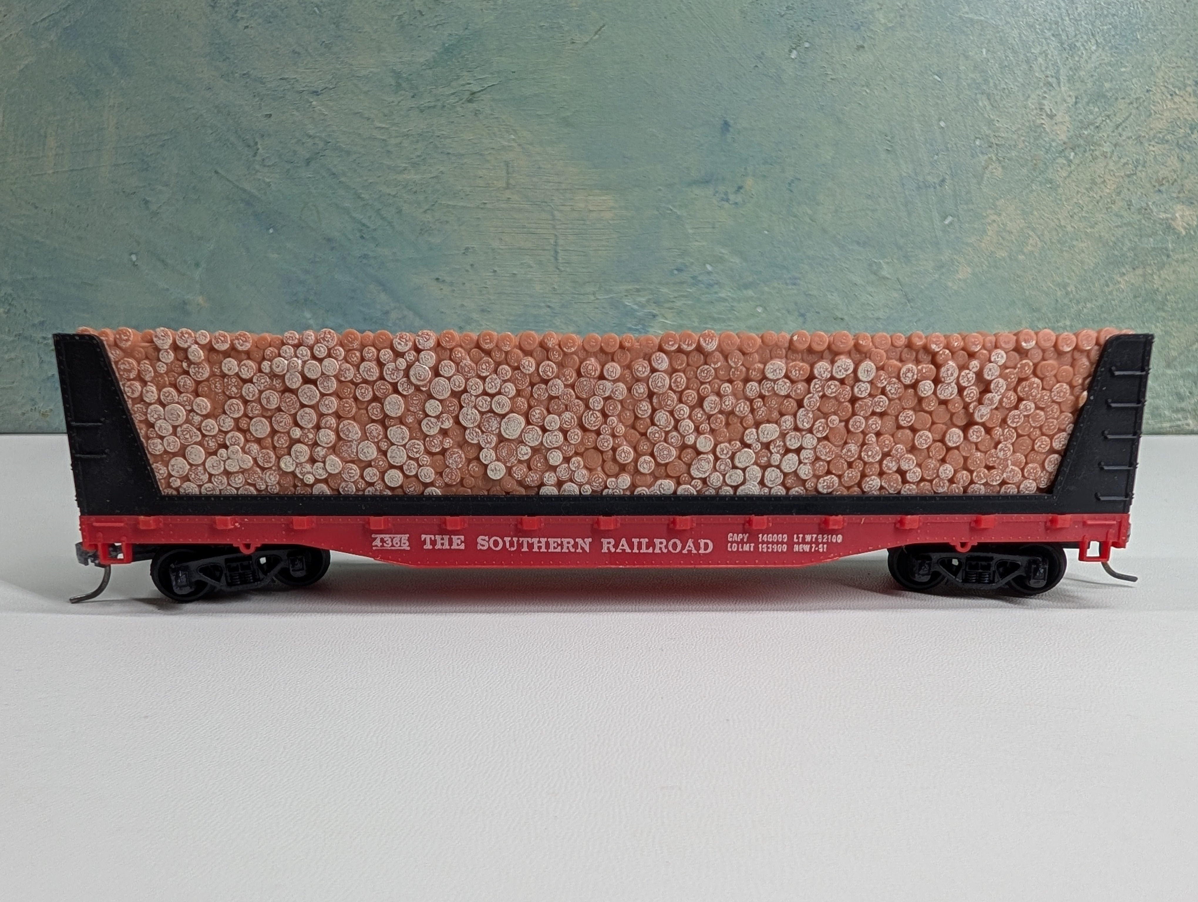USED Tyco HO Scale Bulkhead Flat Car w/ Pulpwood Southern #4365