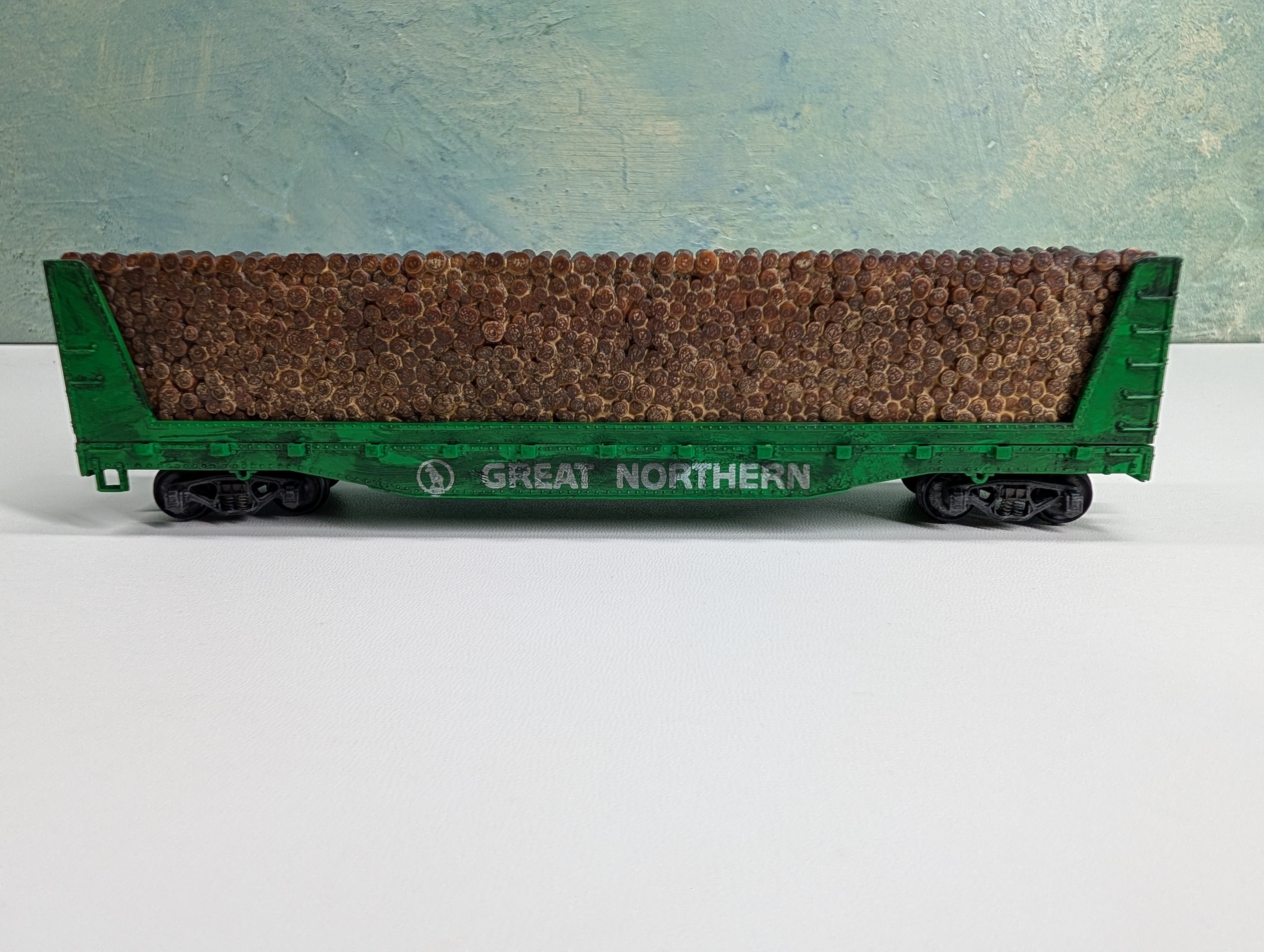 USED Tyco HO Scale Bulkhead Flat Car w/ Pulpwood Great Northern Weathered