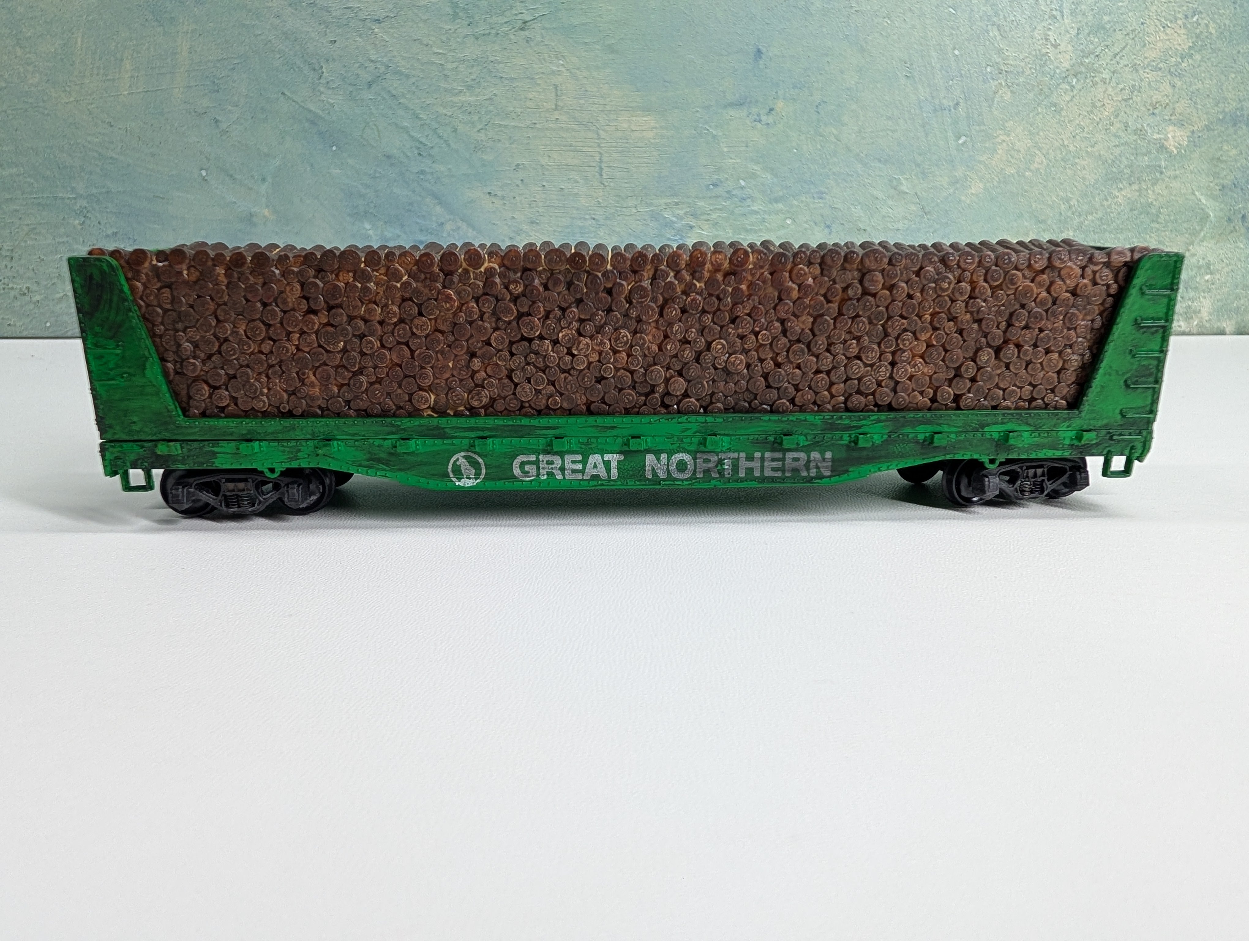 USED Tyco HO Scale Bulkhead Flat Car w/ Pulpwood Great Northern Weathered