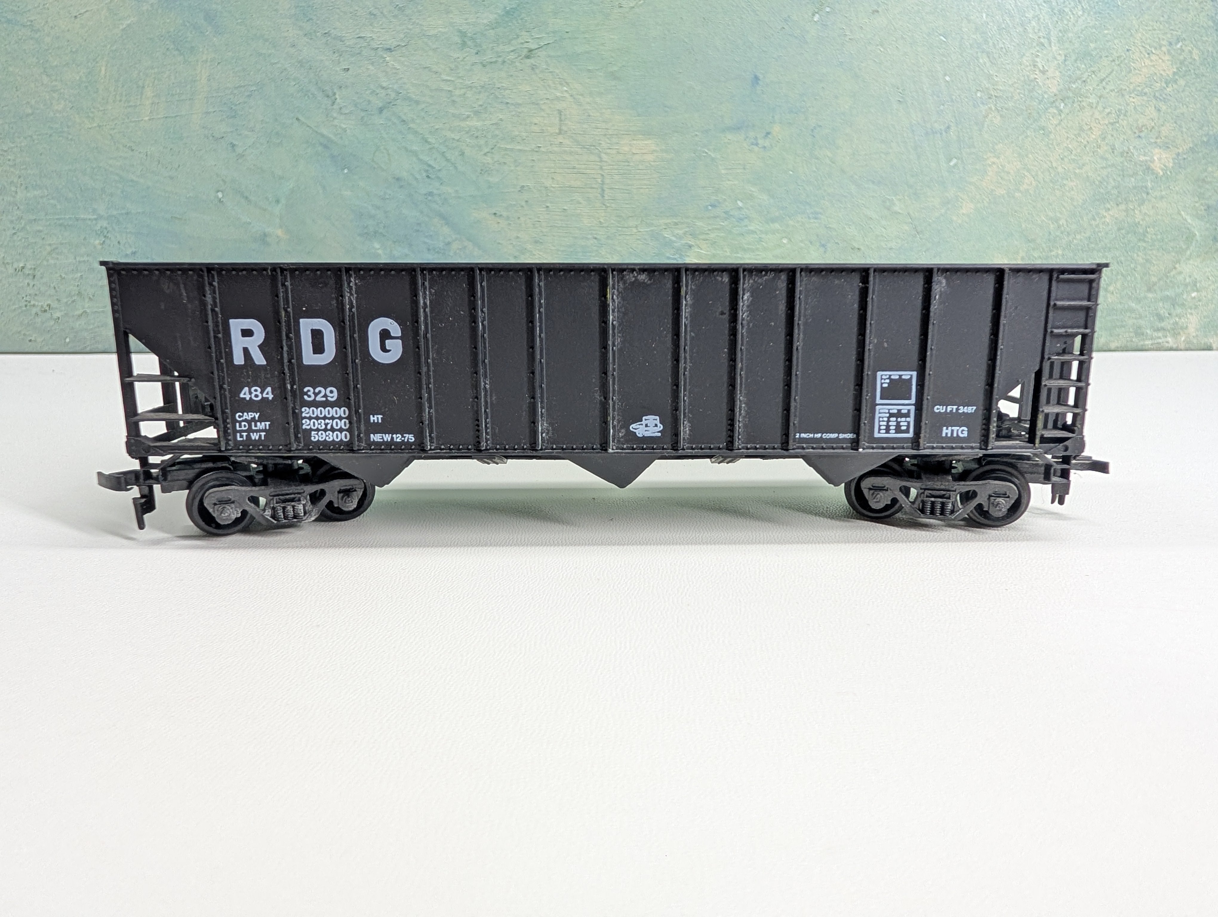 USED Bev-Bel HO Scale 100 Ton Hopper Reading RDG #484329