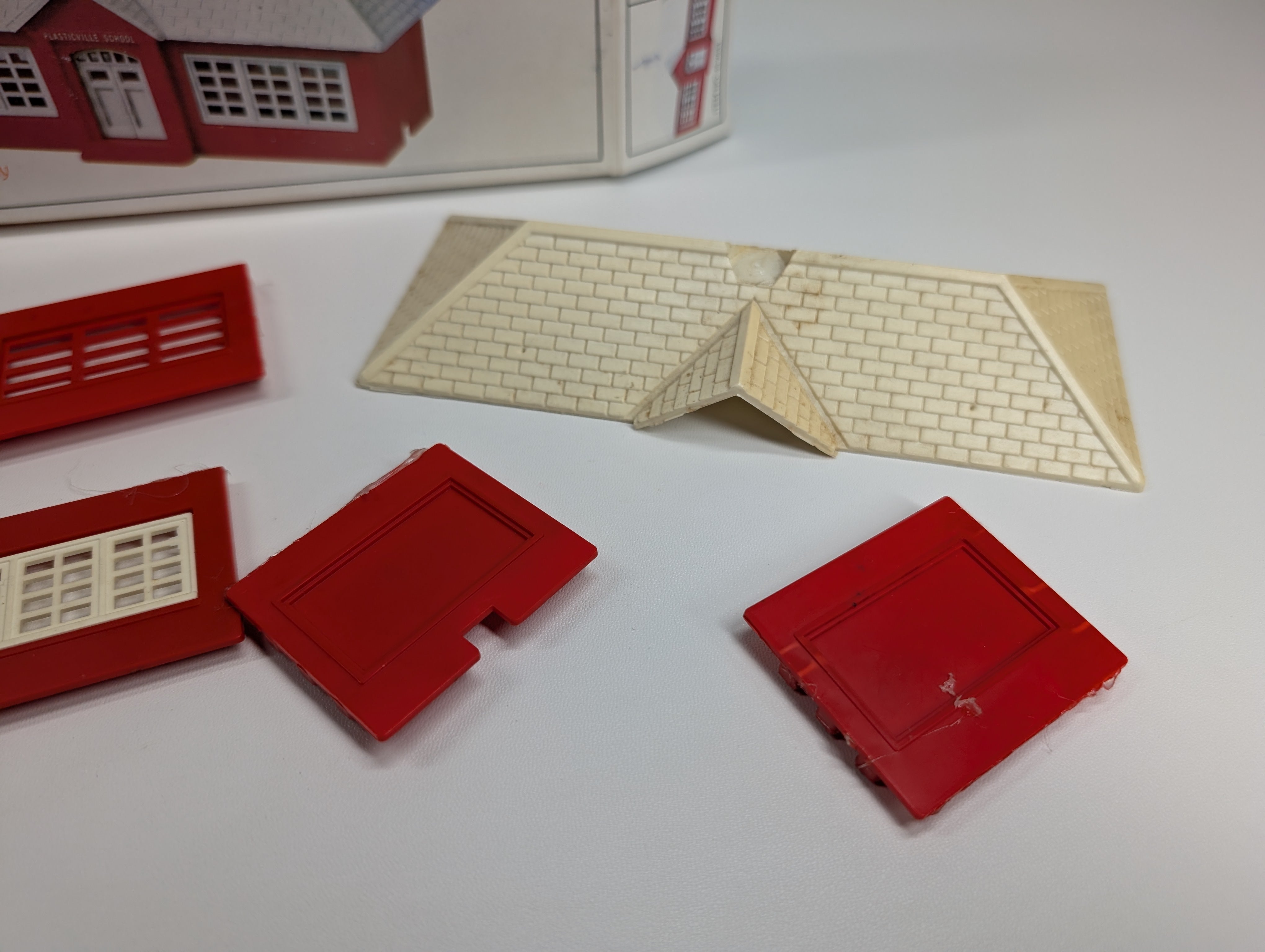 USED Bachmann HO Scale School House KIT