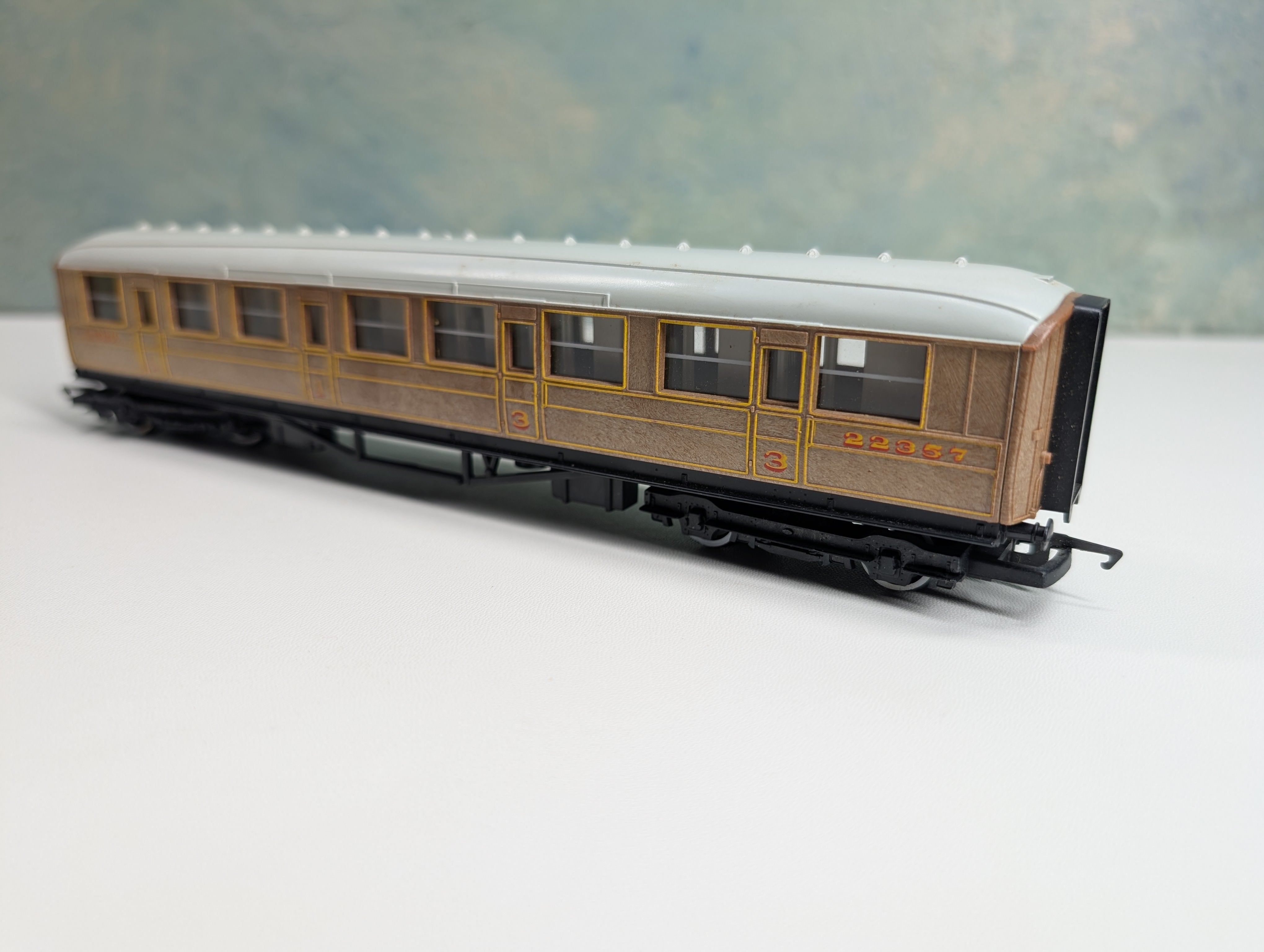USED Hornby HO Scale Composite Coach Passenger Car