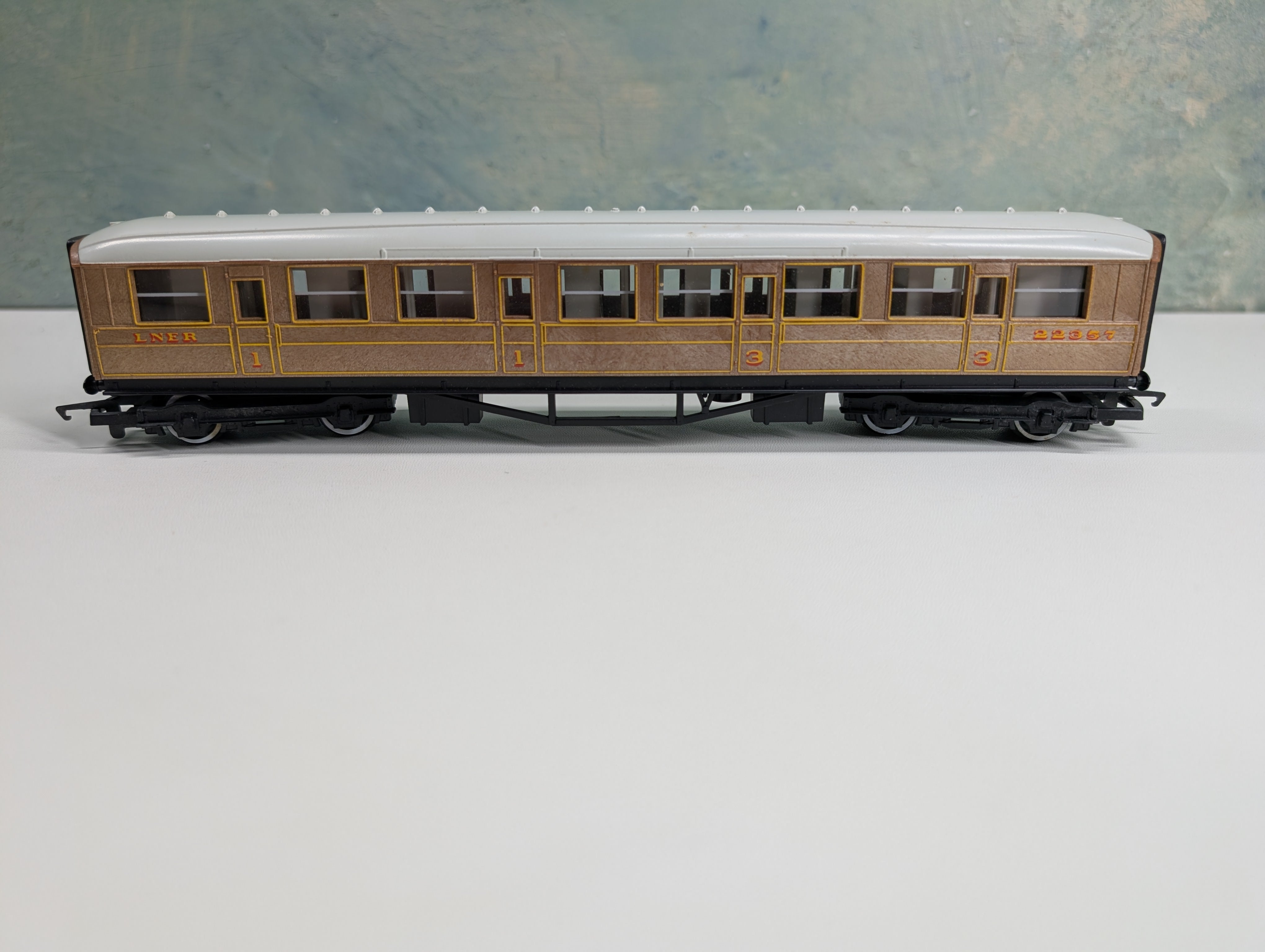 USED Hornby HO Scale Composite Coach Passenger Car