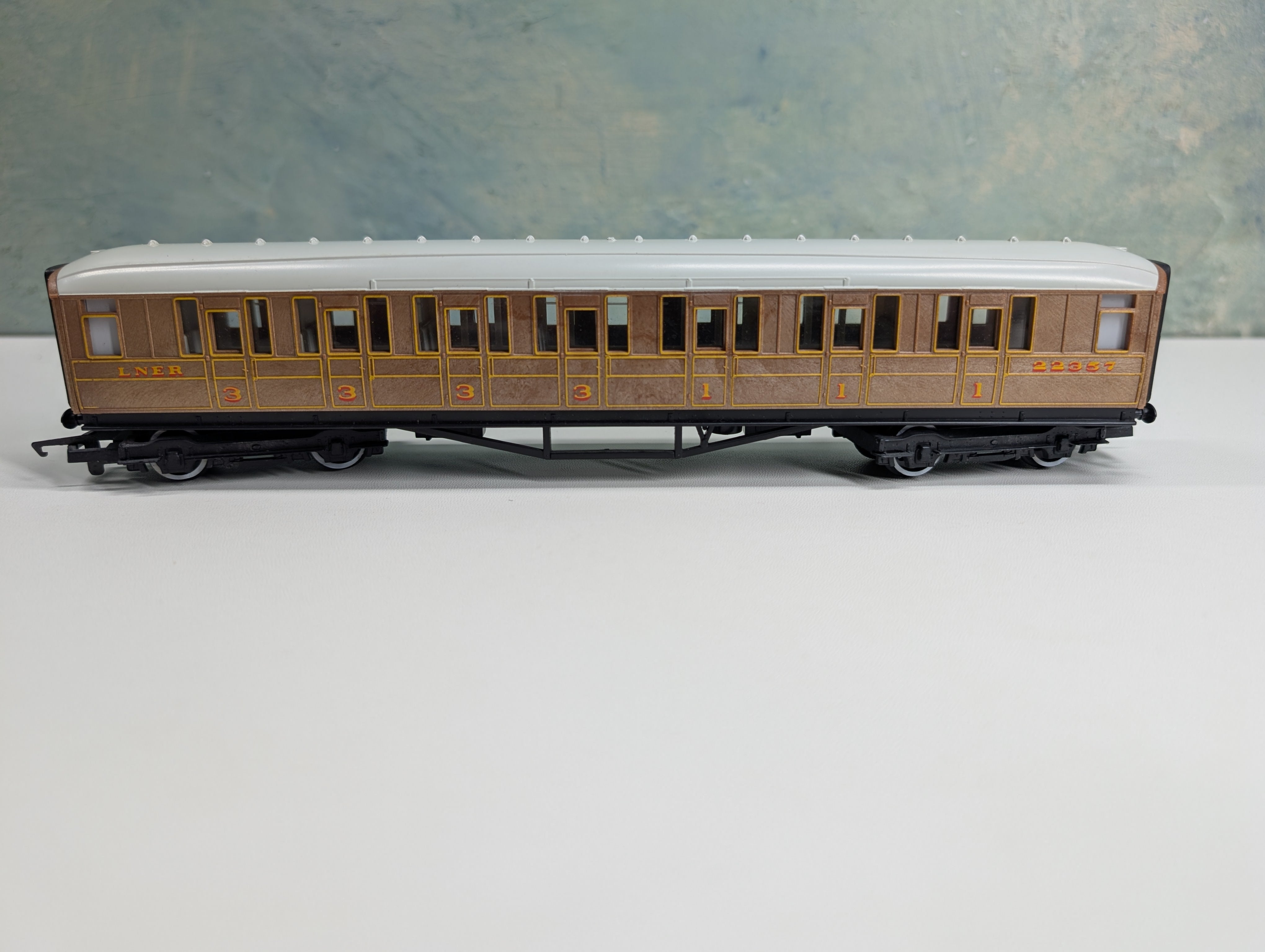 USED Hornby HO Scale Composite Coach Passenger Car