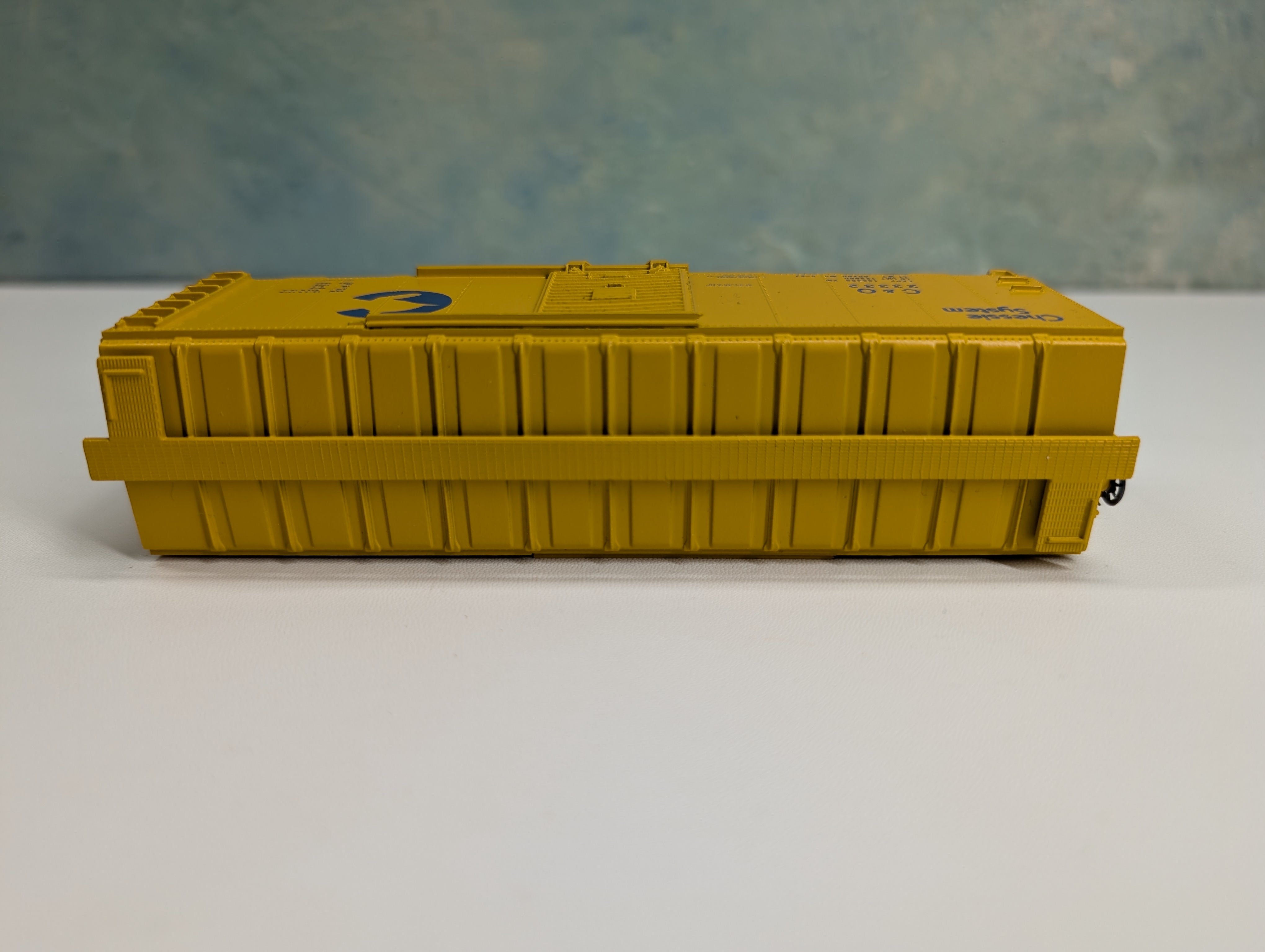 USED Athearn HO Scale 40' Box Car Chessie System C&O #23332 Bev-Bel