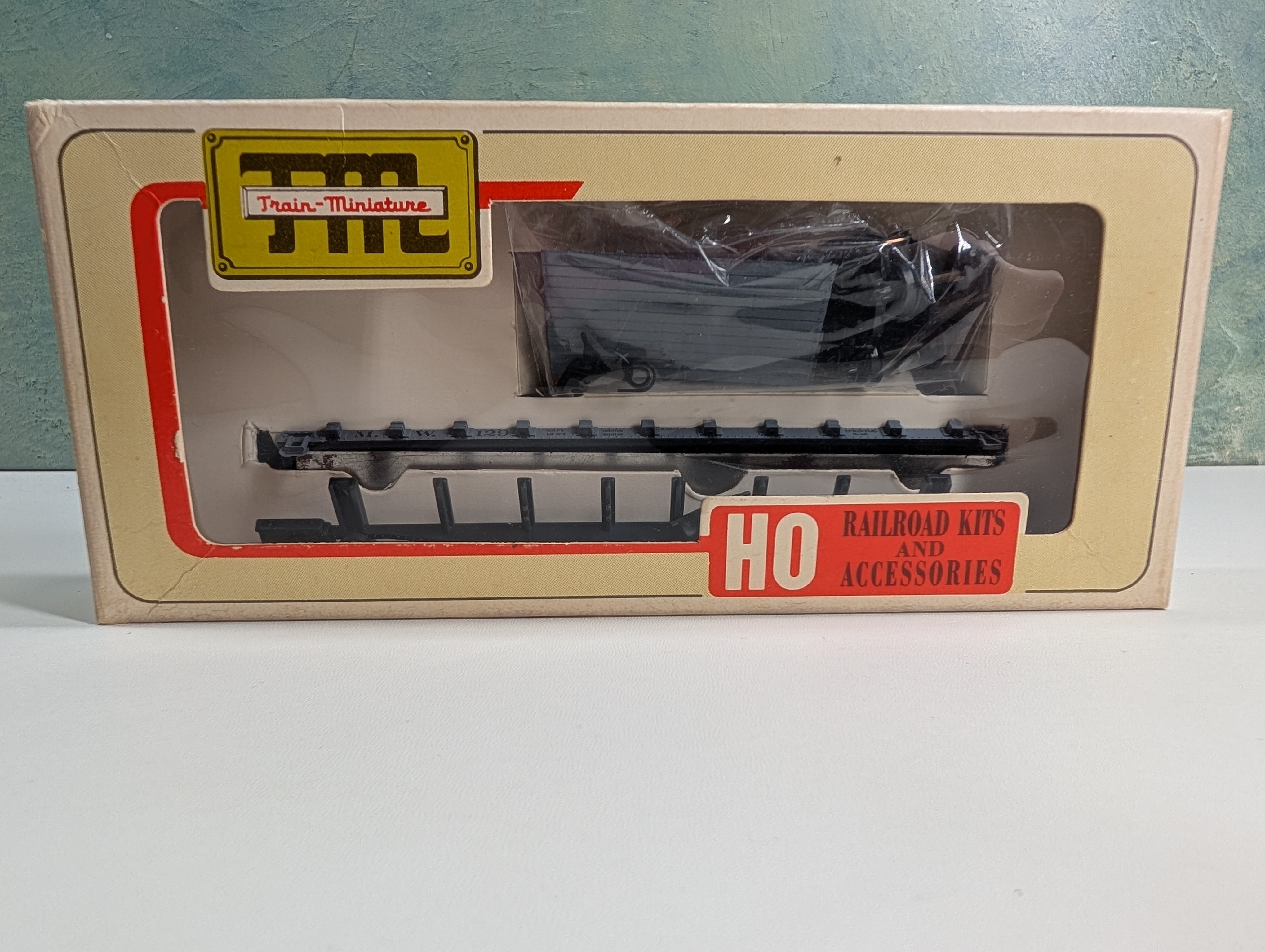 USED TRAIN MINIATURE 5601 HO Scale 42' Rail and Tie Car MOW #129 KIT