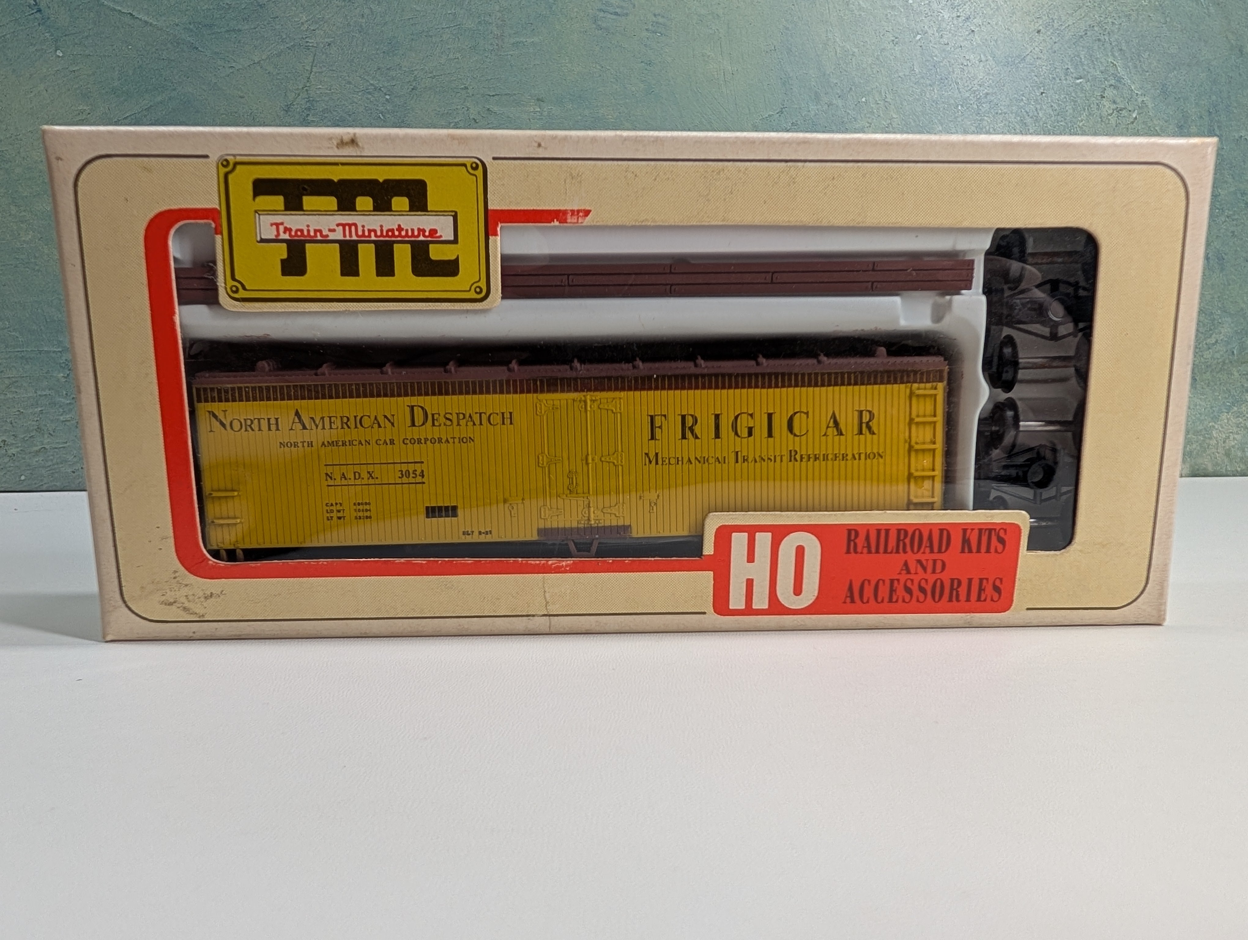USED TRAIN MINIATURE 8102 HO Scale 40' Double Sheathed Reefer Box Car North American Despatch NADX #3054 Frigicar KIT