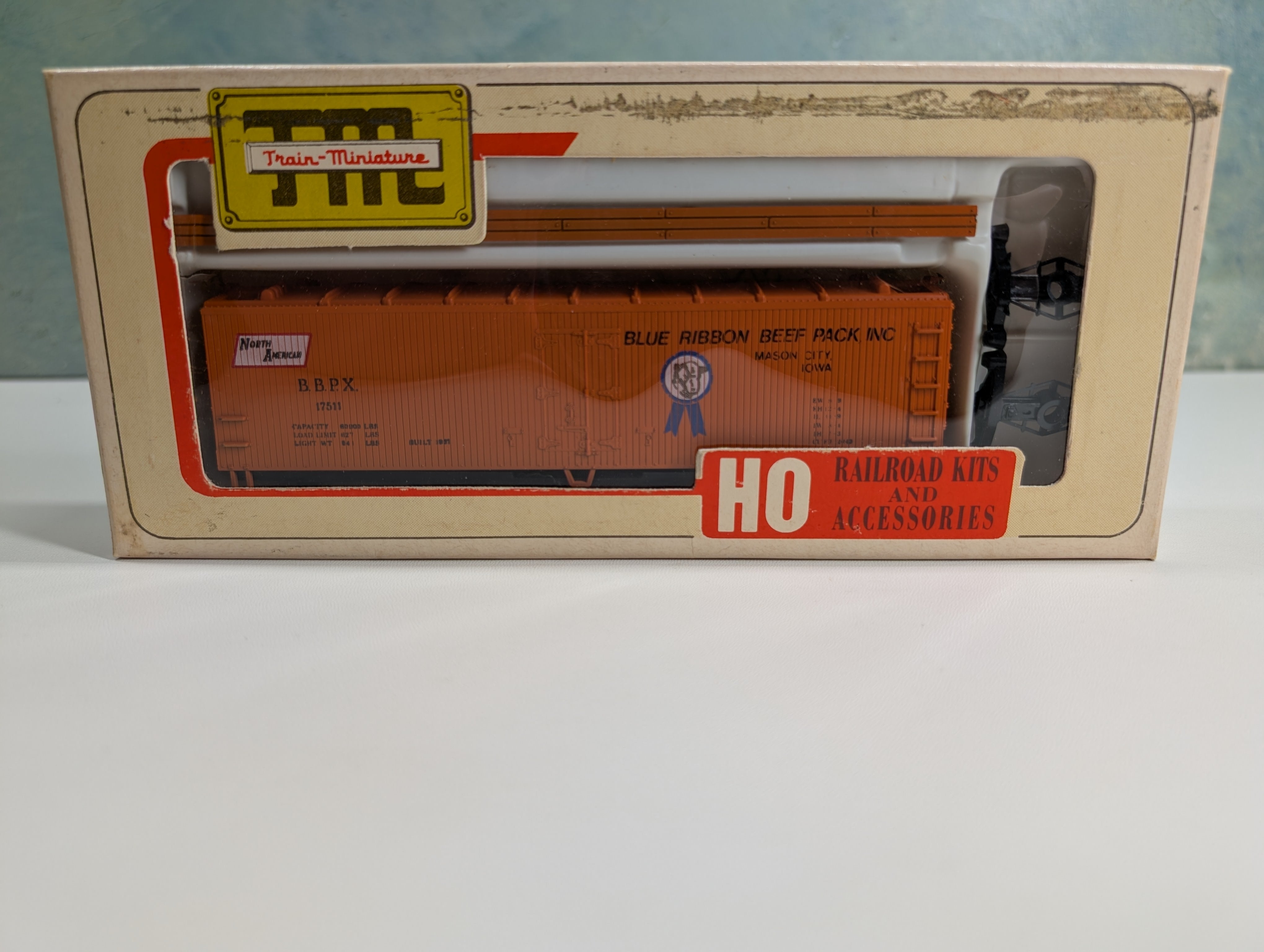 USED TRAIN MINIATURE 8109 HO Scale 40' Double Sheathed Reefer Box Car Blue Ribbon Beef BBPX #17511 KIT