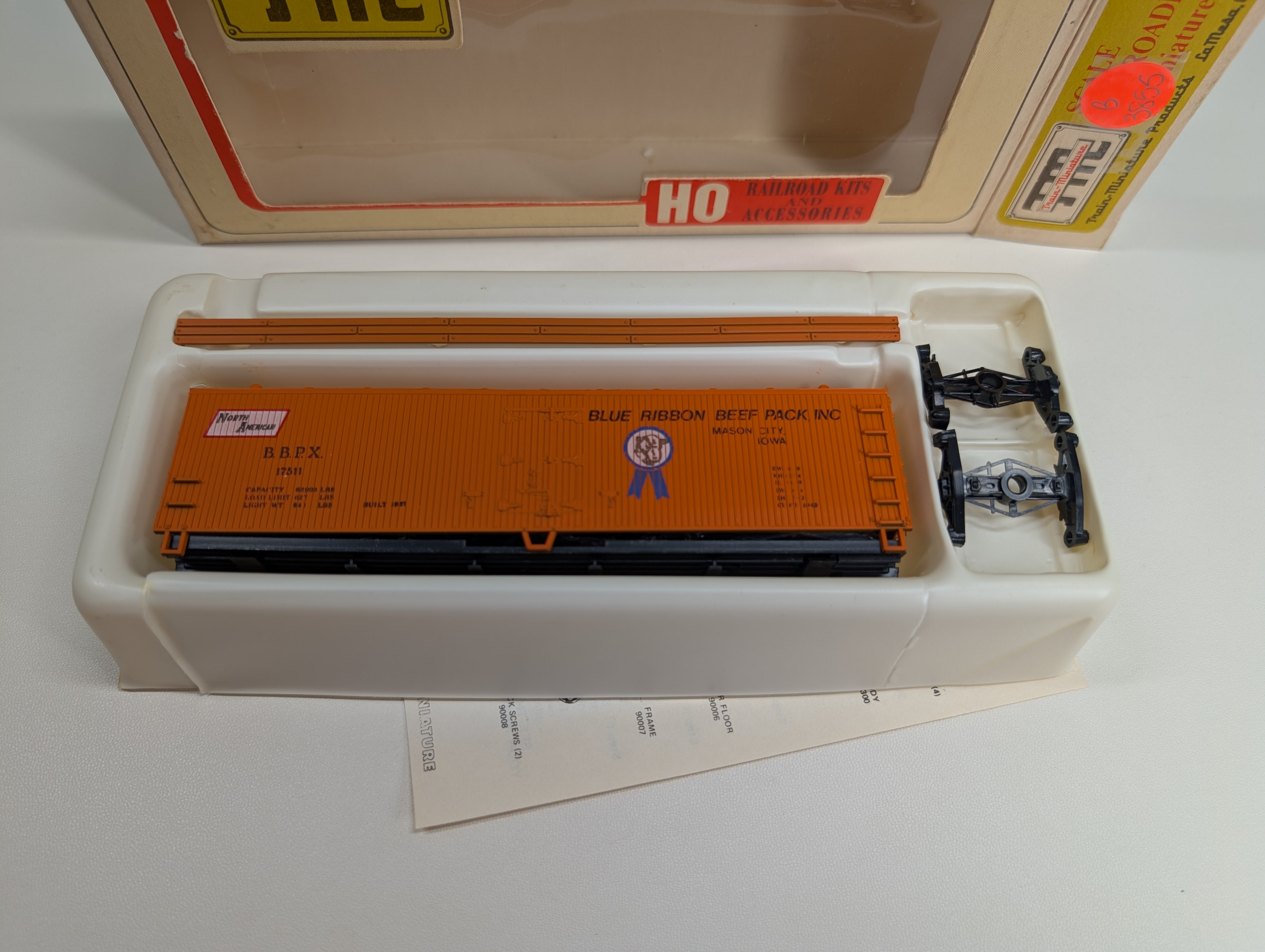 USED TRAIN MINIATURE 8109 HO Scale 40' Double Sheathed Reefer Box Car Blue Ribbon Beef BBPX #17511 KIT