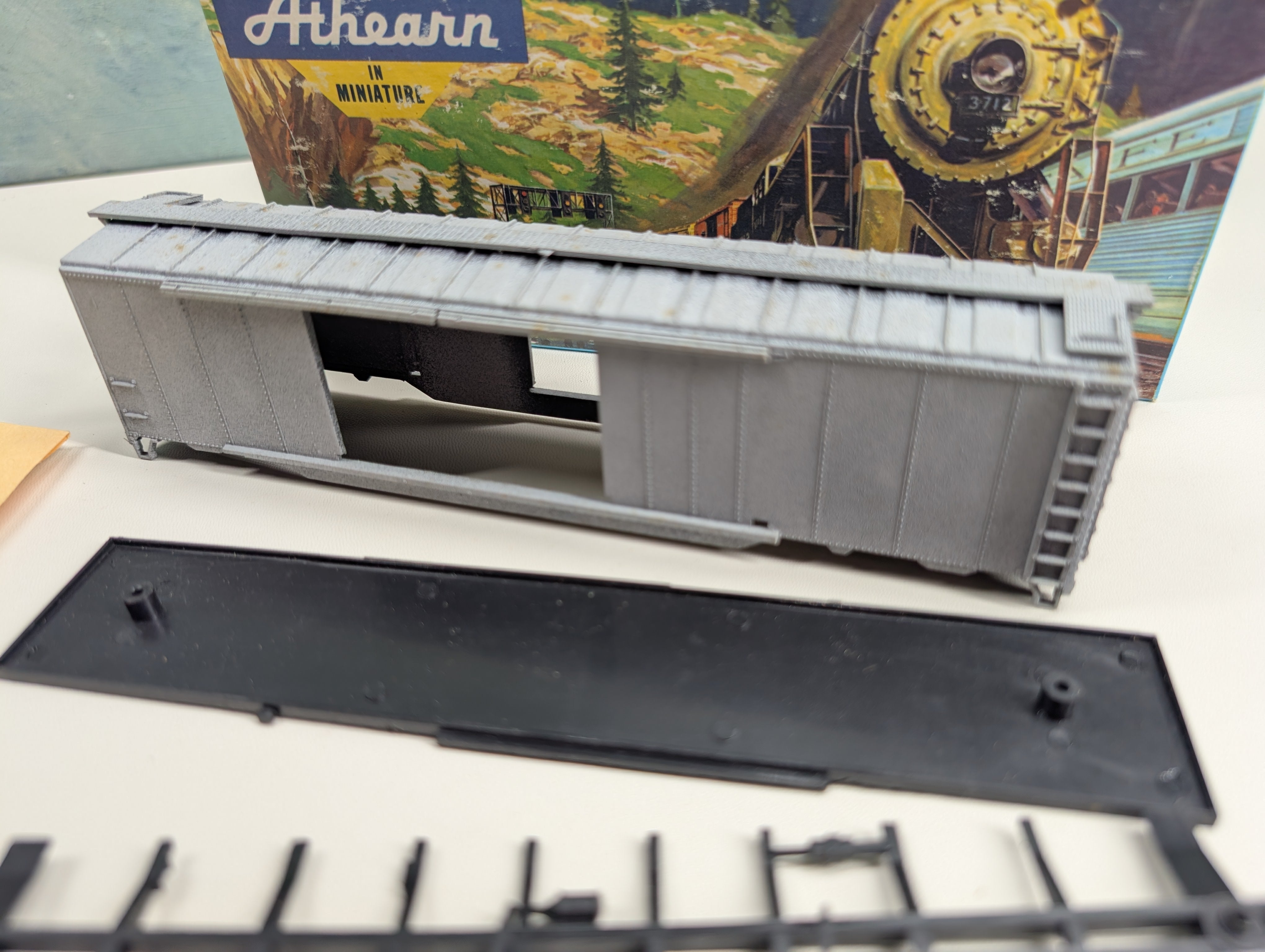 USED Athearn HO Scale Undecorated 50' DD Box Car Gray
