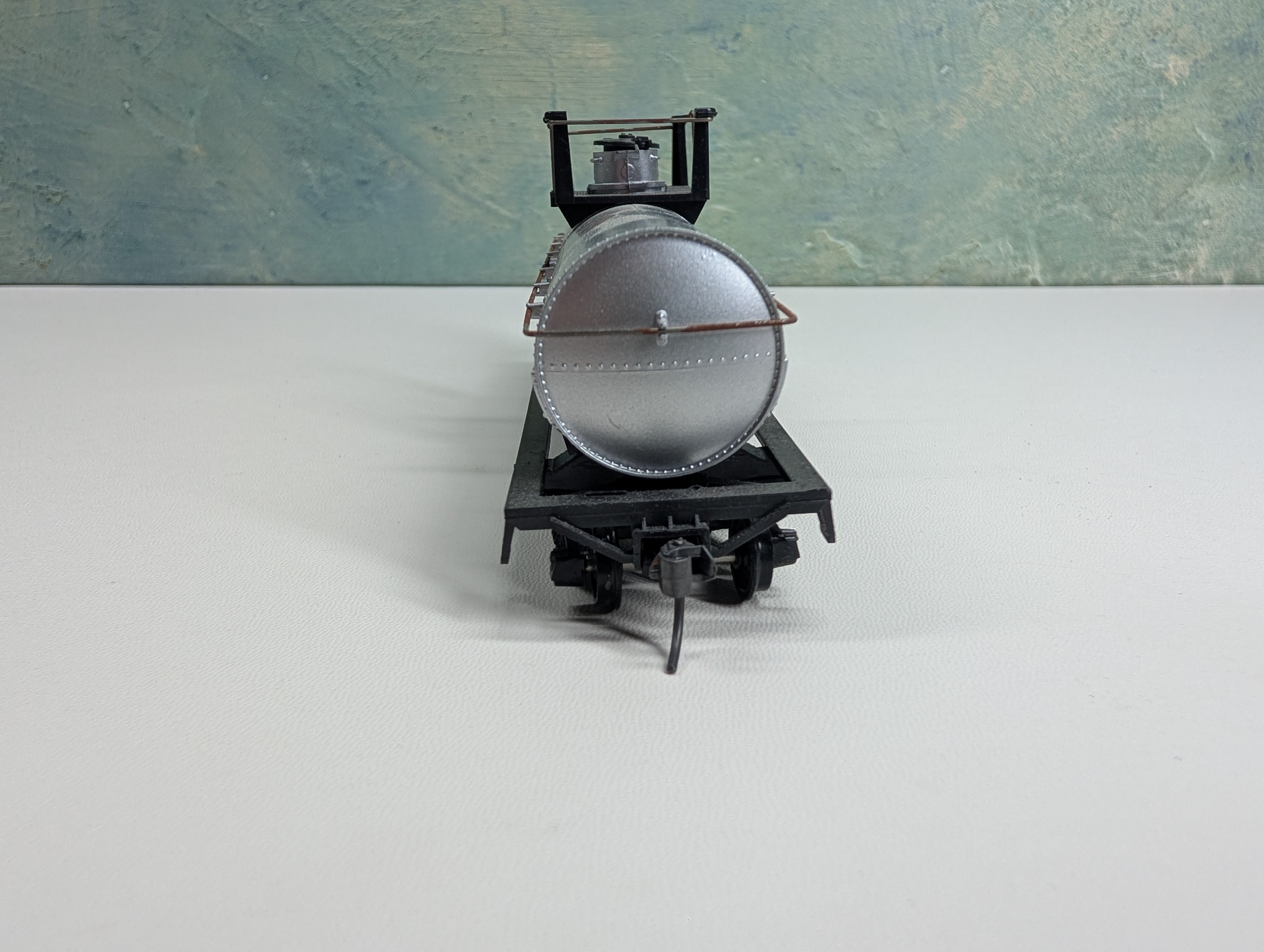 USED Athearn 1553 HO Scale 40' Chemical Tank Car Dupont SHPX #3246