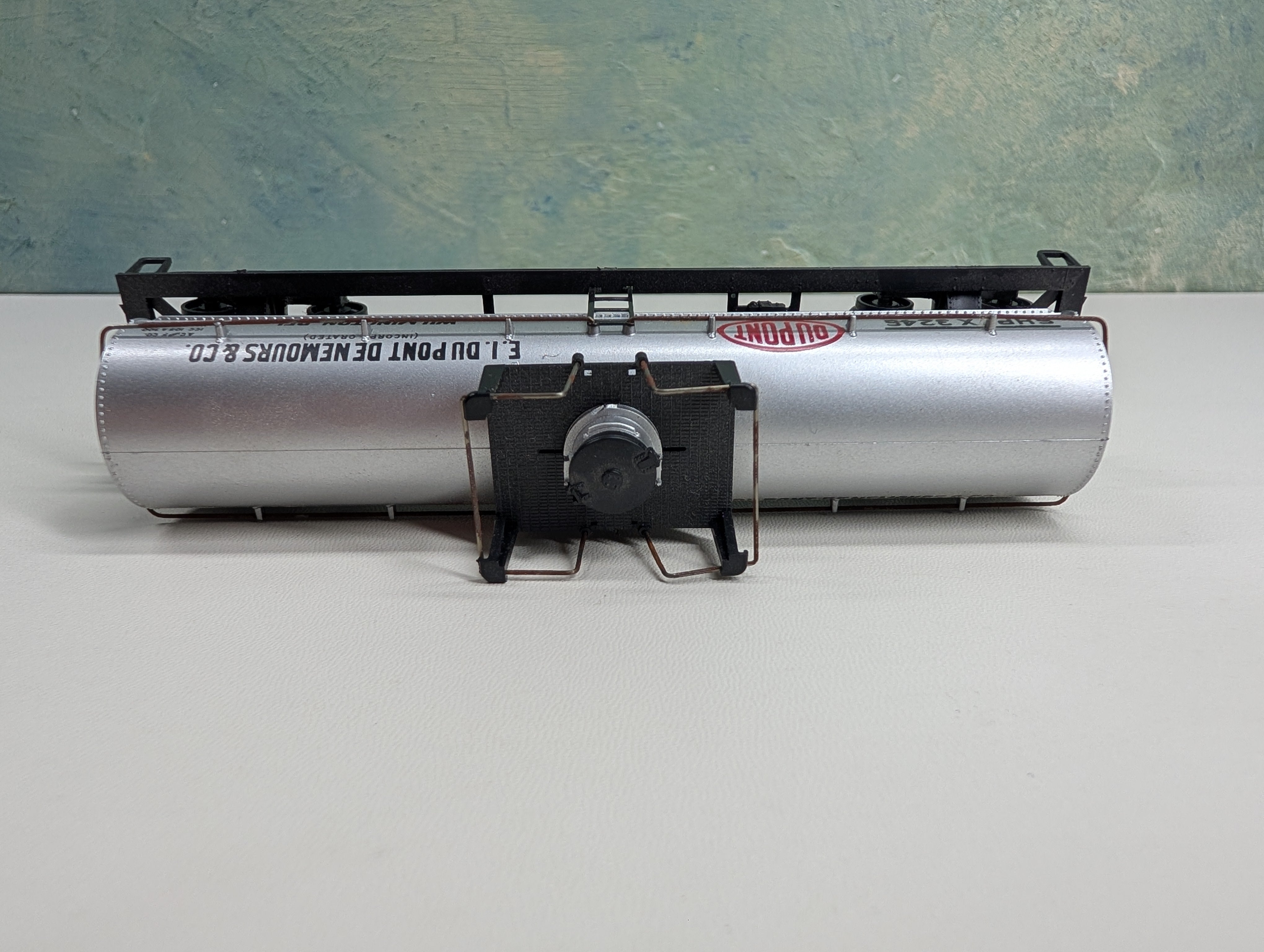 USED Athearn 1553 HO Scale 40' Chemical Tank Car Dupont SHPX #3246