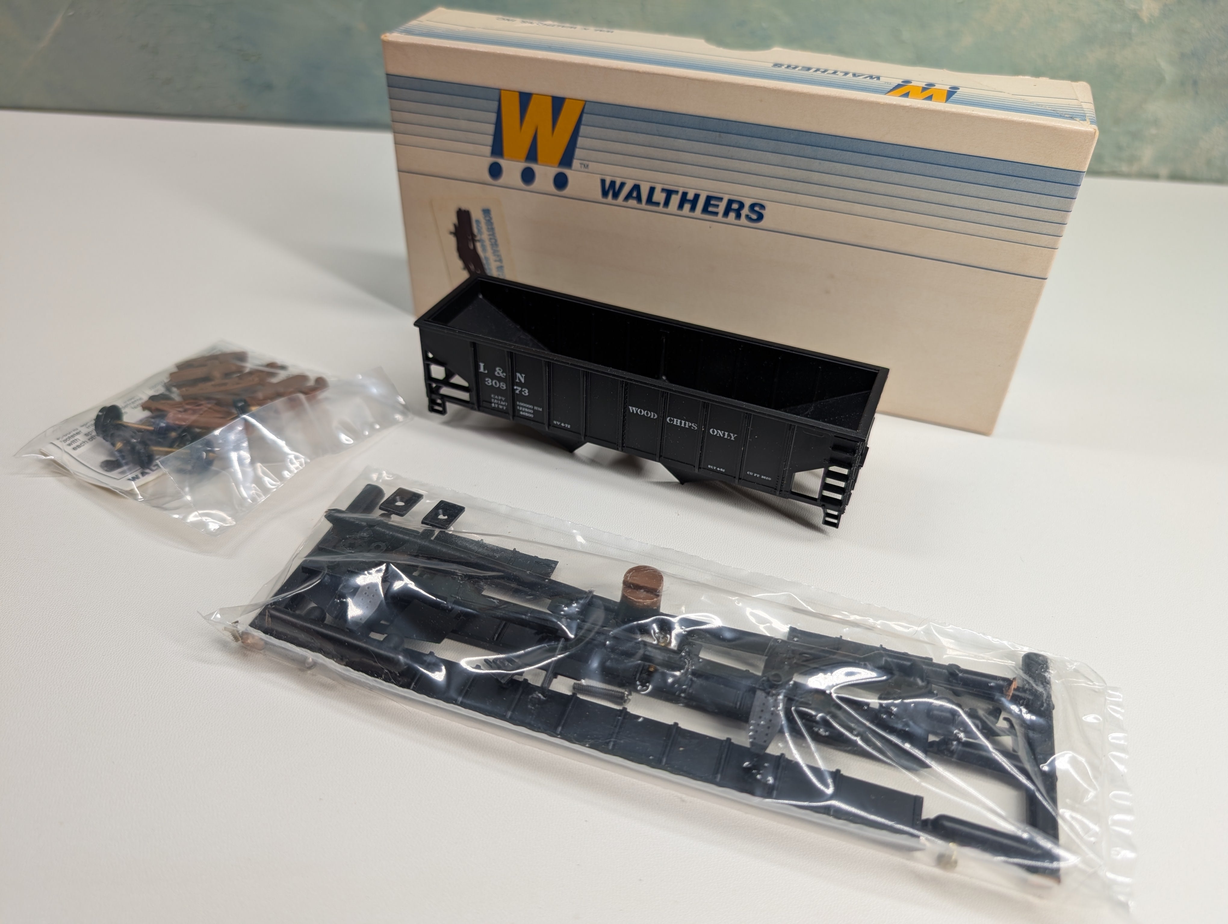 USED Walthers 932-3052 HO Scale 36' Converted Wood Chip Car Louisville & Nashville L&N #30873 KIT