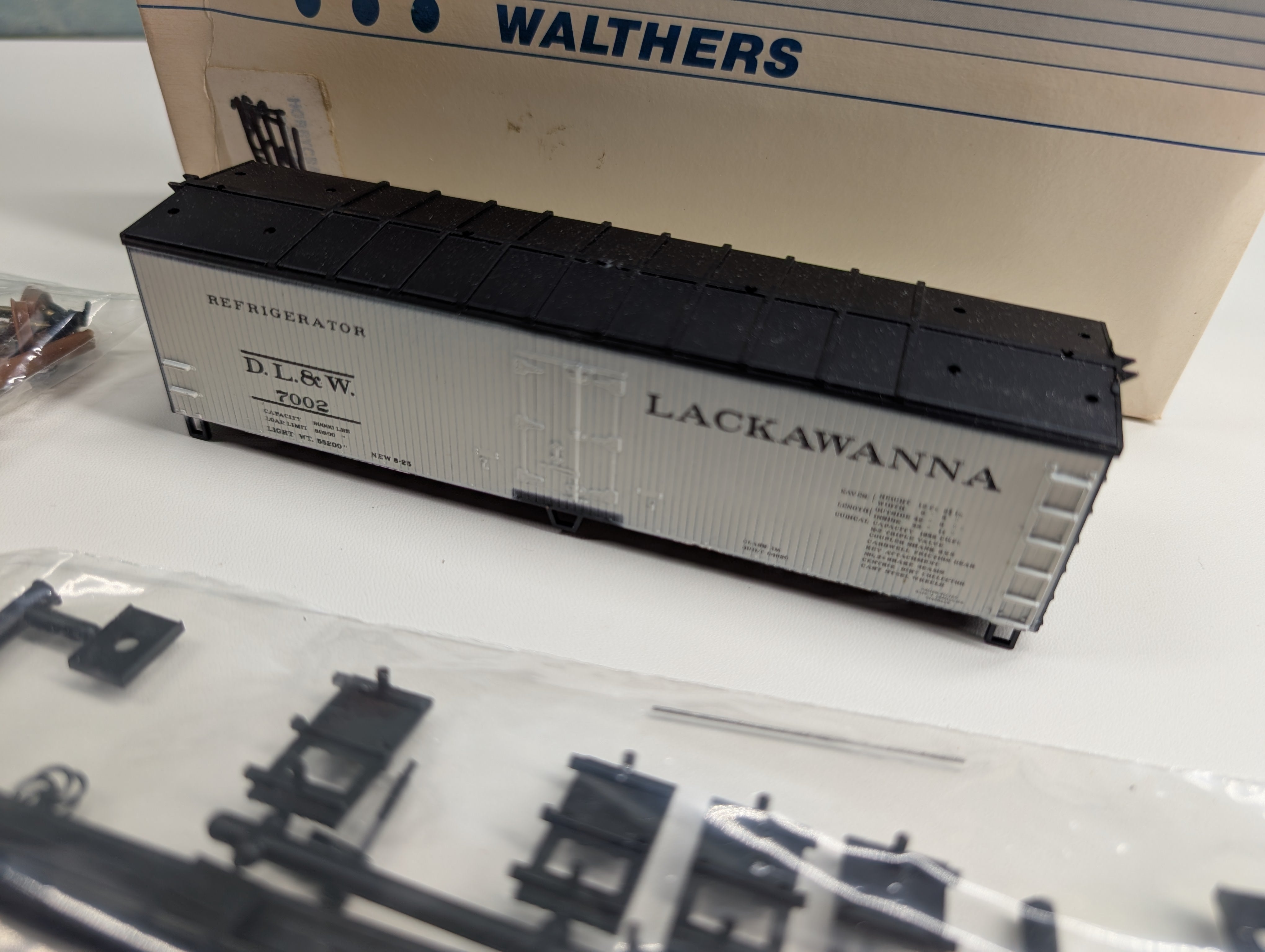 USED Walthers 932-2405 HO Scale 40' DS Wood Reefer w/ Wood Ends Lackawanna DL&W #7002 KIT