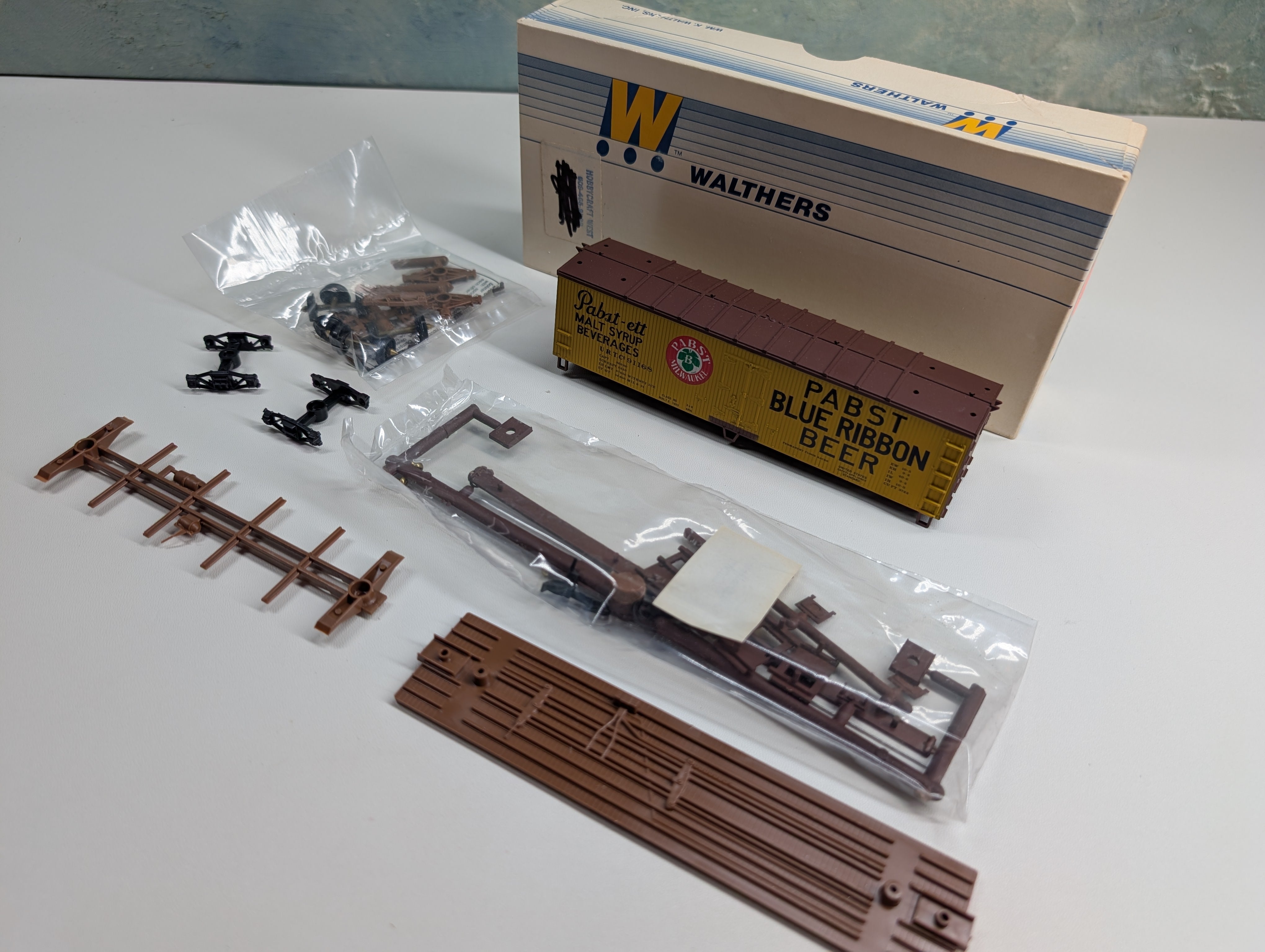 USED Walthers 932-2464 HO Scale 40' DS Wood Reefer w/ Wood Ends Pabst Blue Ribbon #91168 KIT