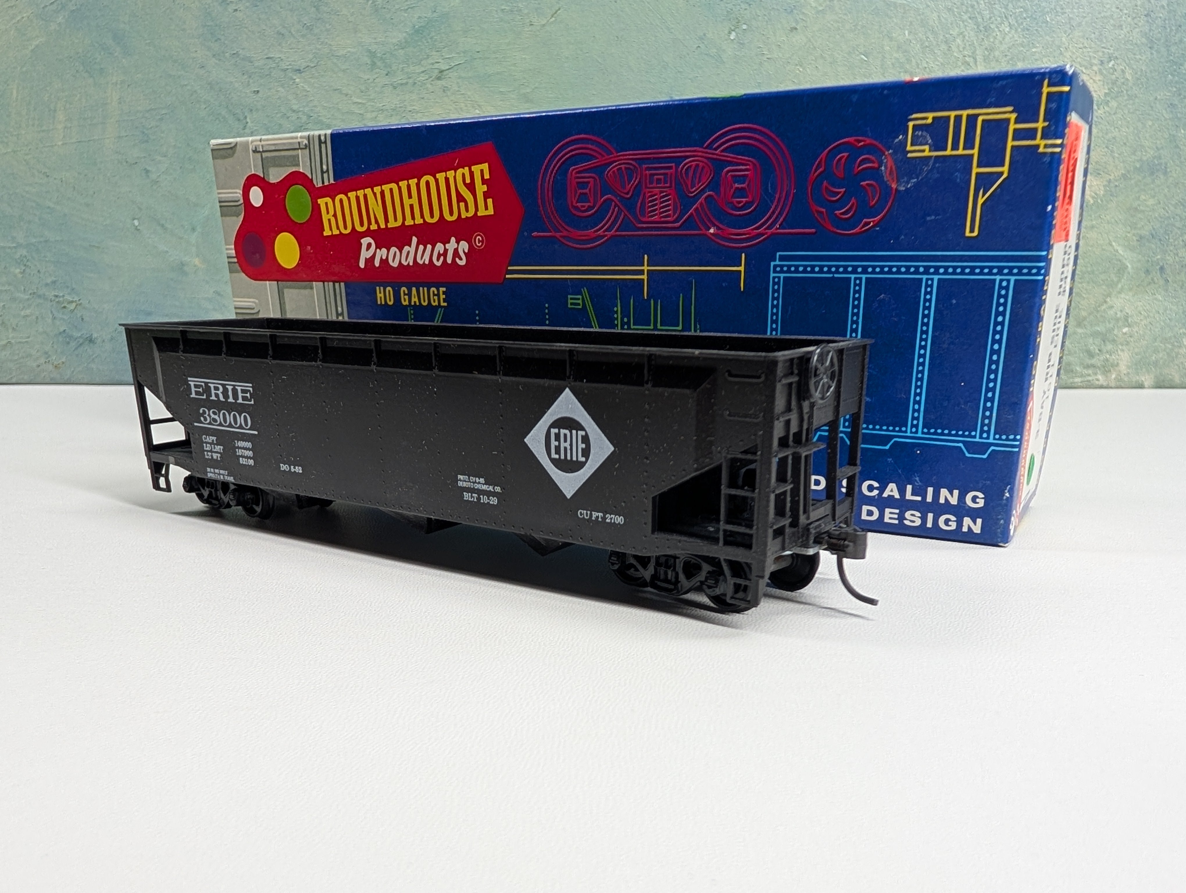USED Roundhouse HO Scale 3 Bay Rib Side Hopper Erie #38000