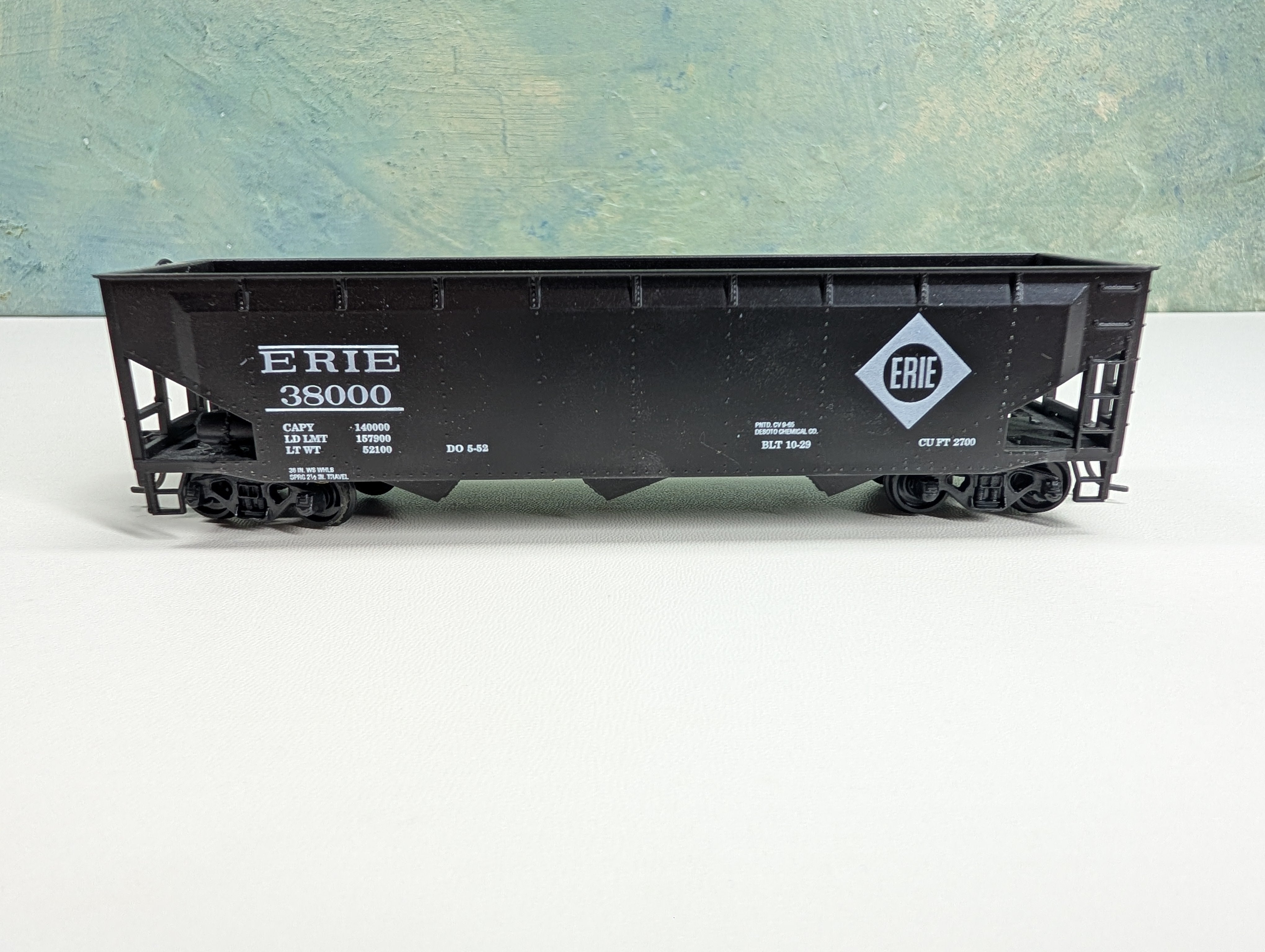 USED Roundhouse HO Scale 3 Bay Rib Side Hopper Erie #38000