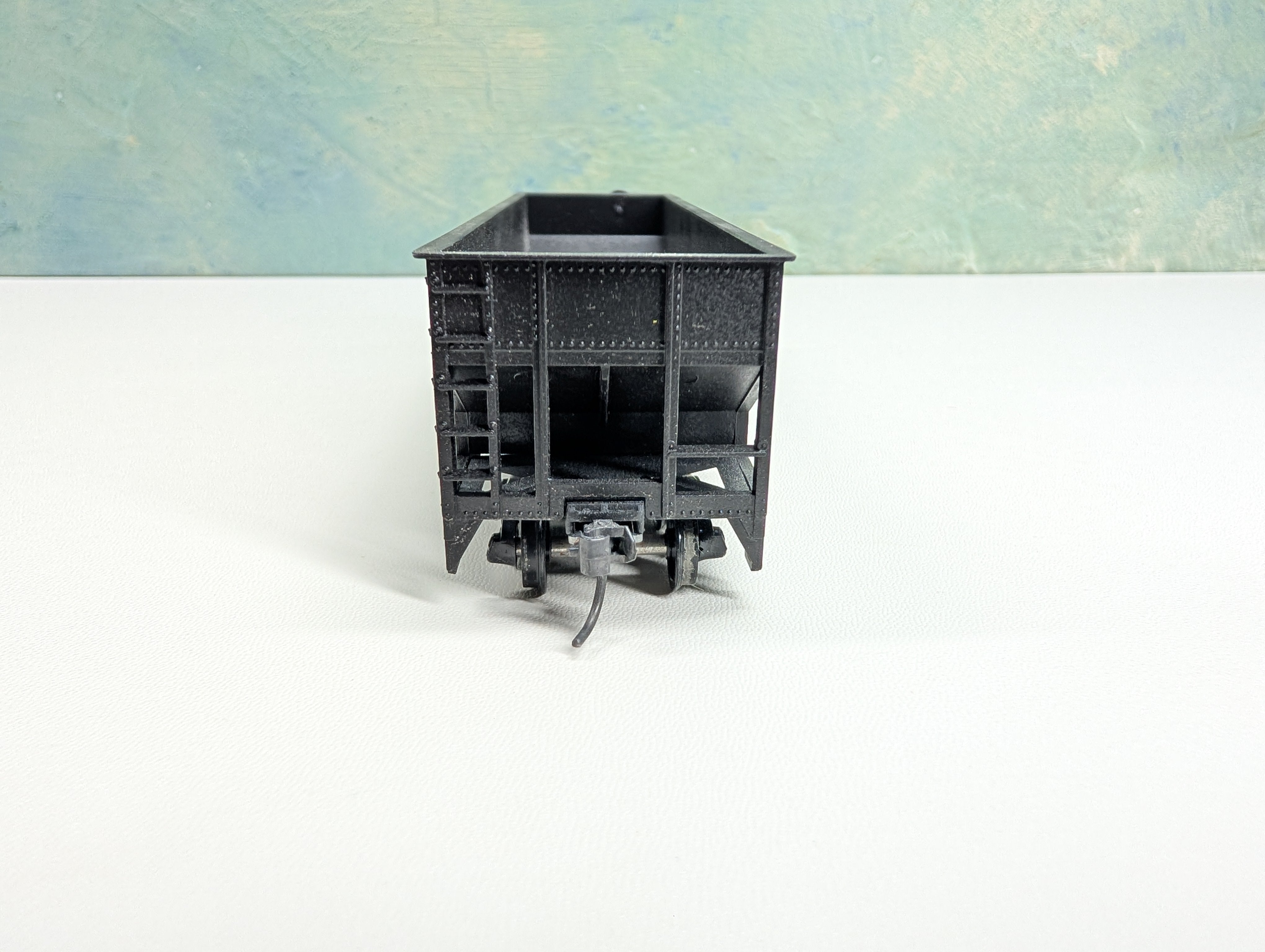 USED Roundhouse HO Scale 3 Bay Rib Side Hopper Erie #38000