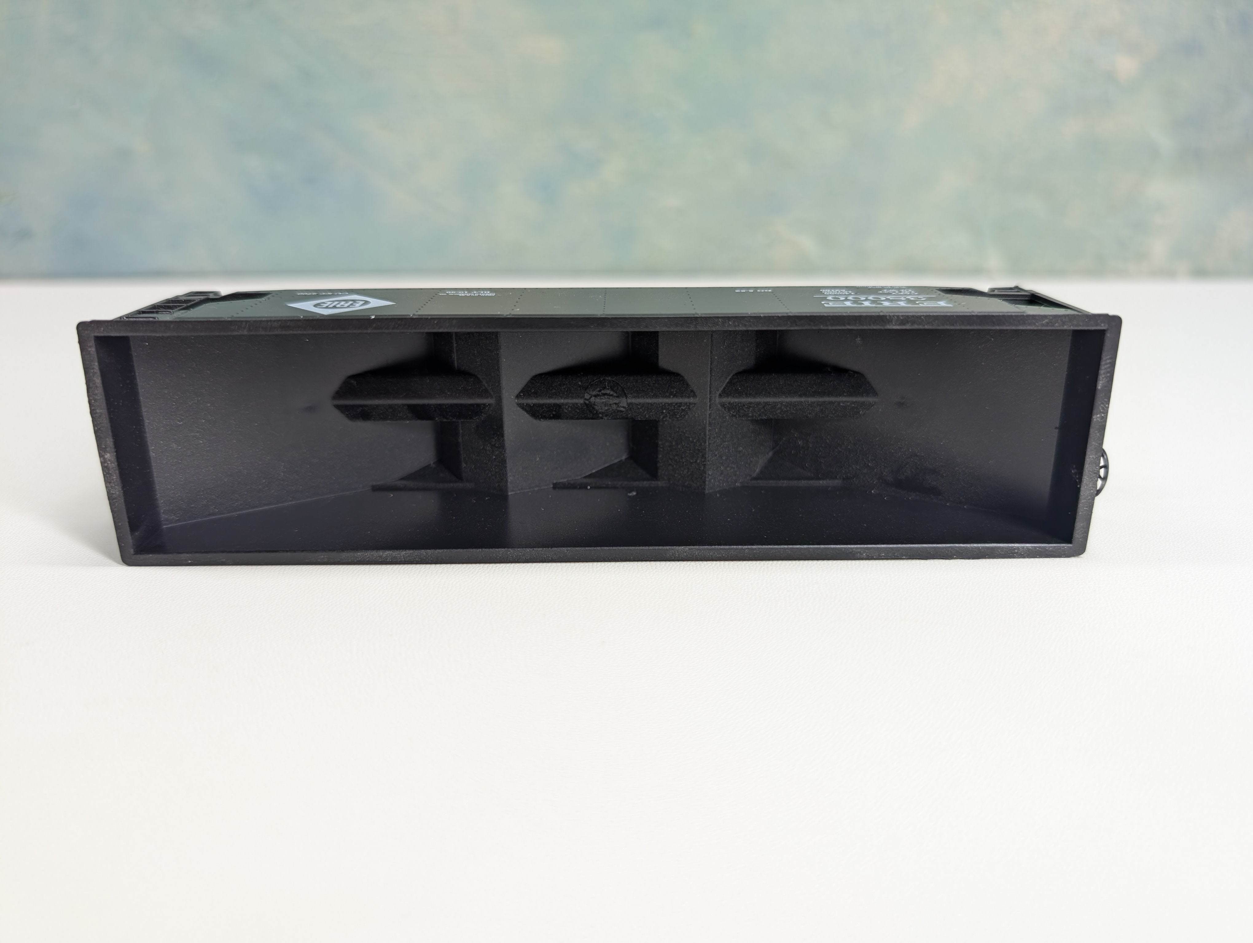 USED Roundhouse HO Scale 3 Bay Rib Side Hopper Erie #38000