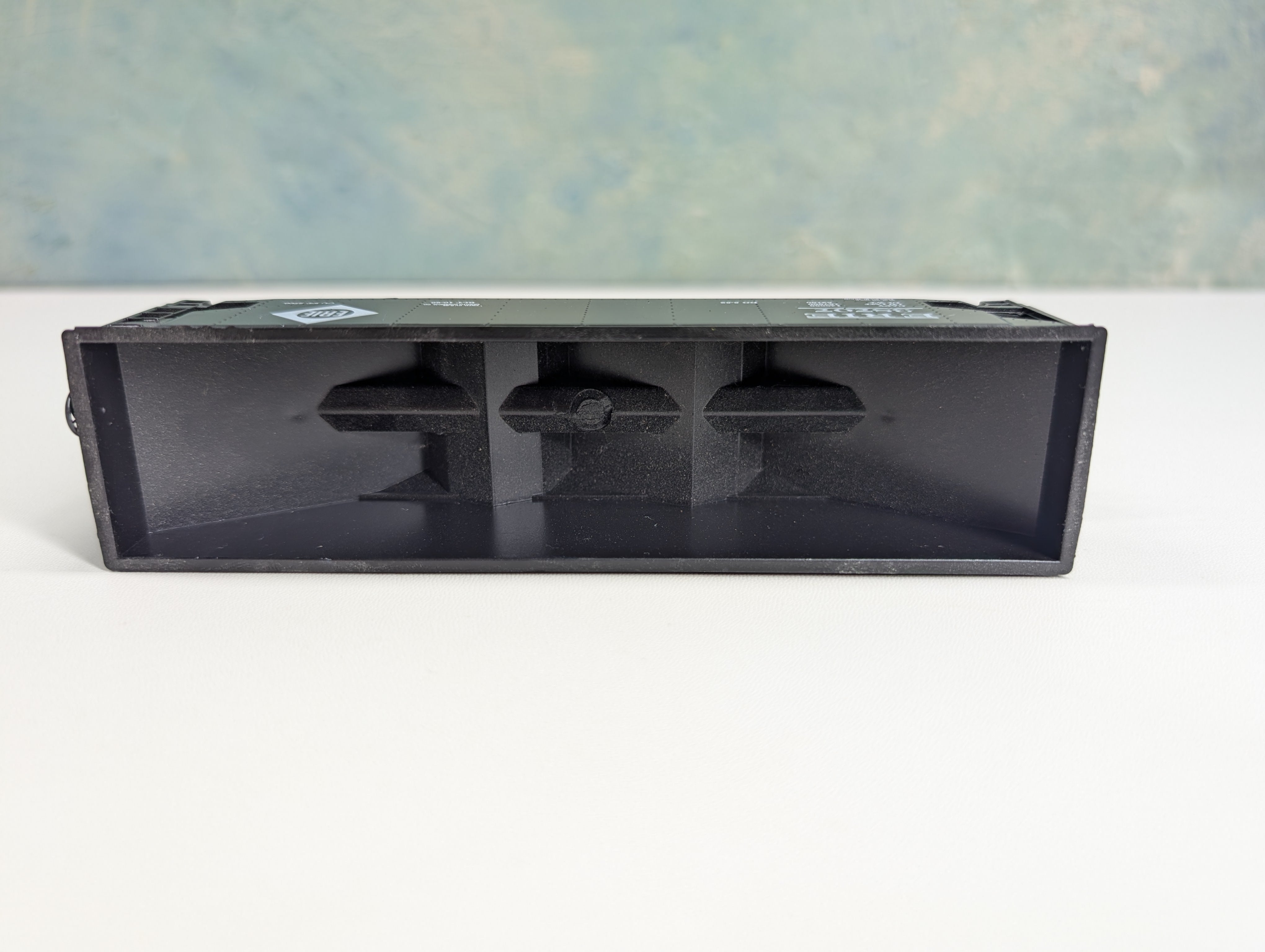 USED Roundhouse HO Scale 3 Bay Rib Side Hopper Erie #38707