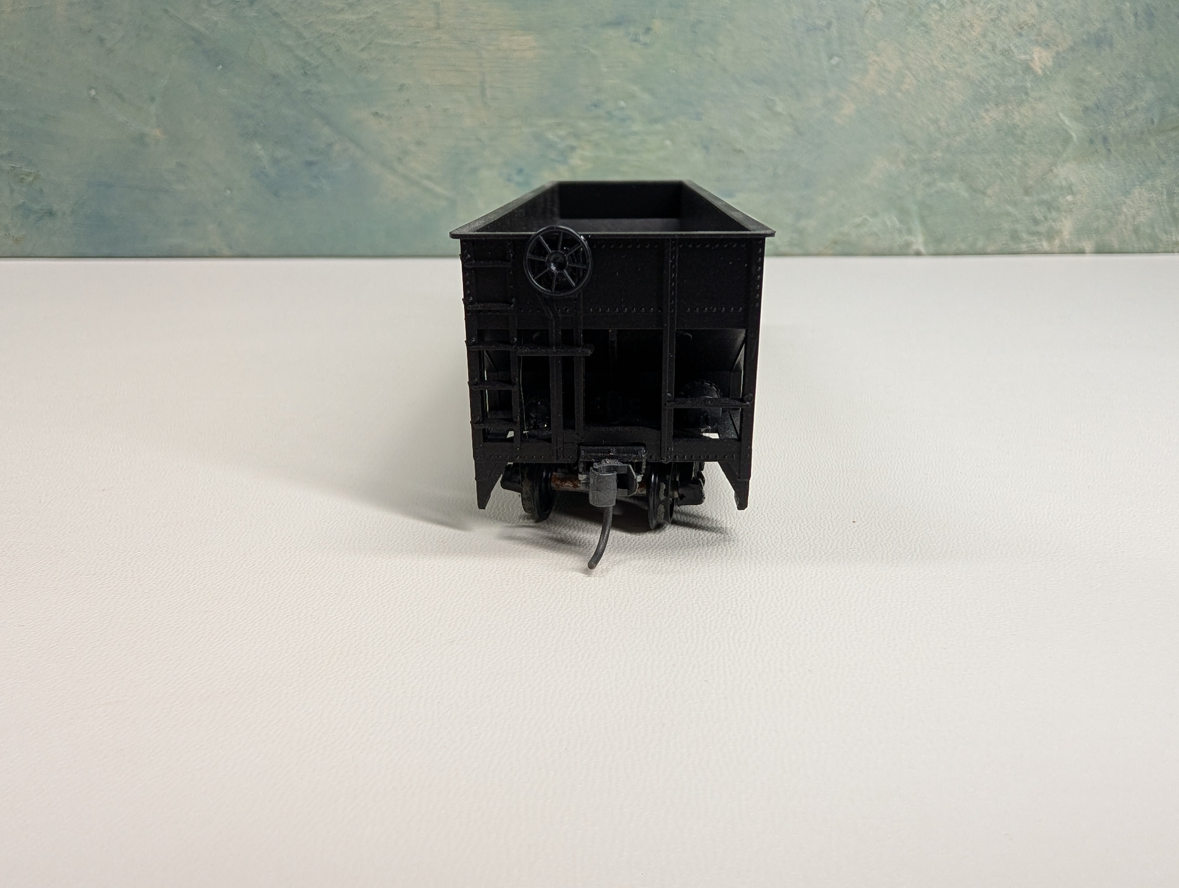 USED Roundhouse HO Scale 3 Bay Rib Side Hopper Erie #38951