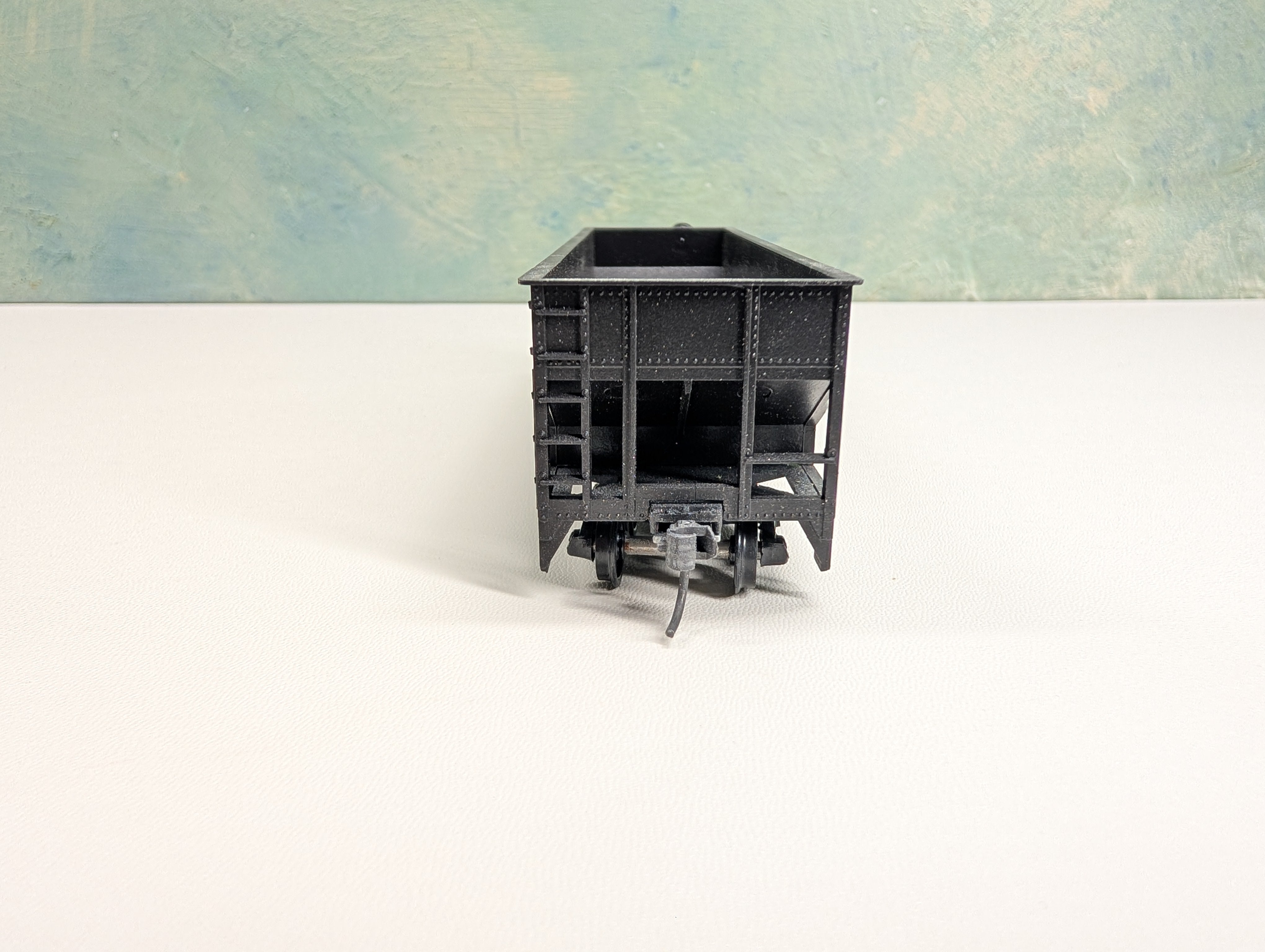 USED Roundhouse HO Scale 3 Bay Rib Side Hopper Erie #38951