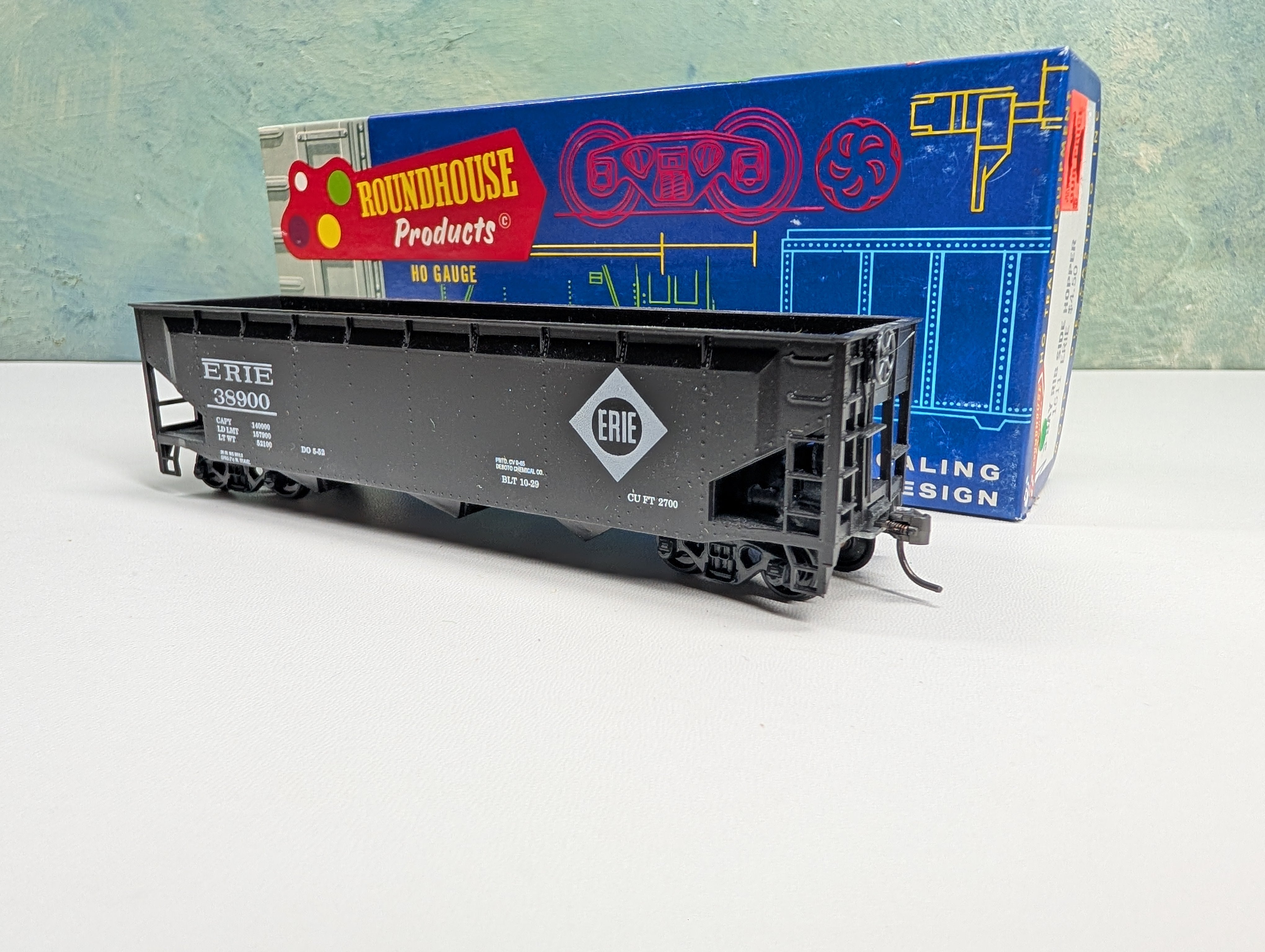 USED Roundhouse HO Scale 3 Bay Rib Side Hopper Erie #38900