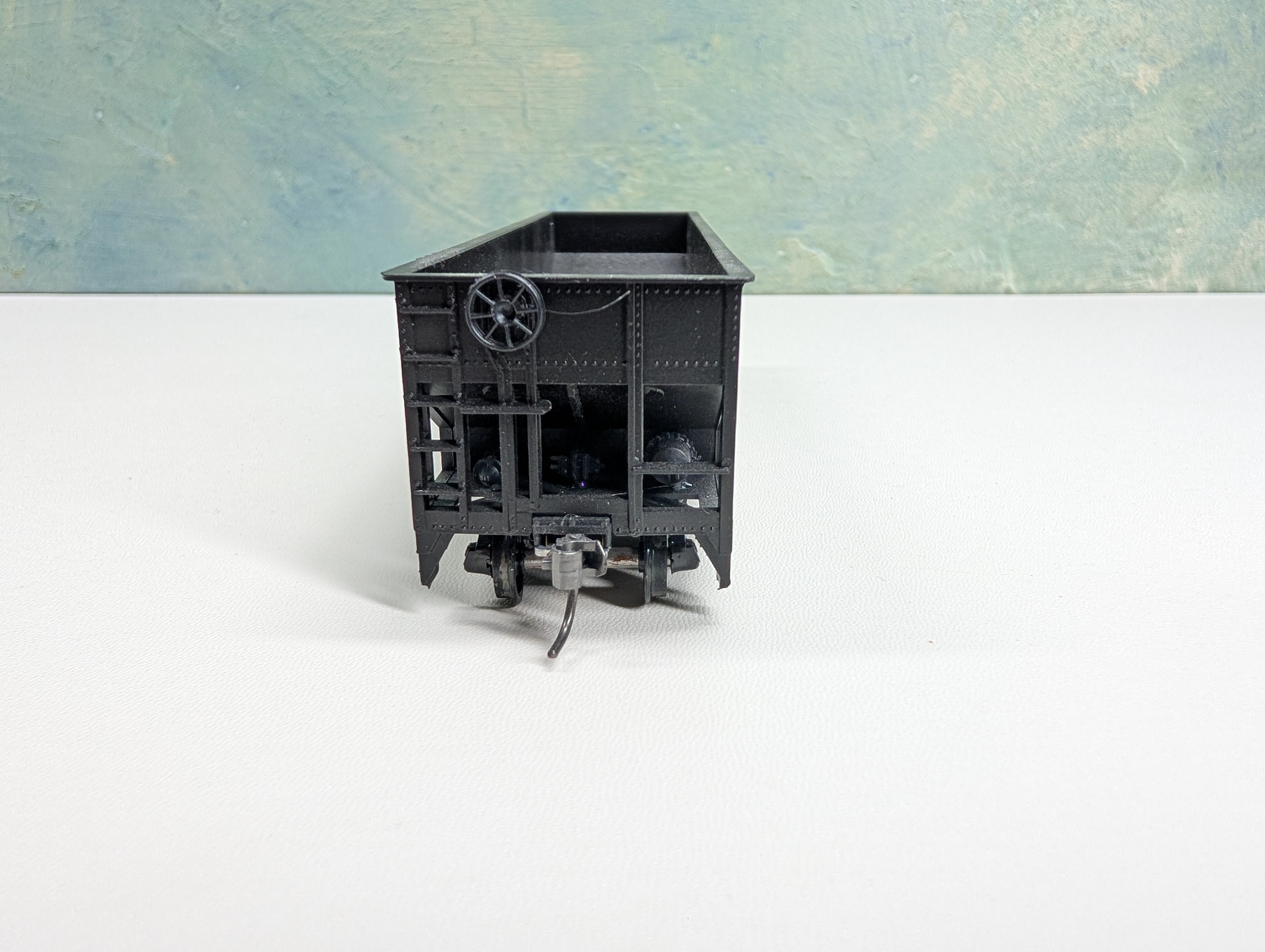 USED Roundhouse HO Scale 3 Bay Rib Side Hopper Erie #38900
