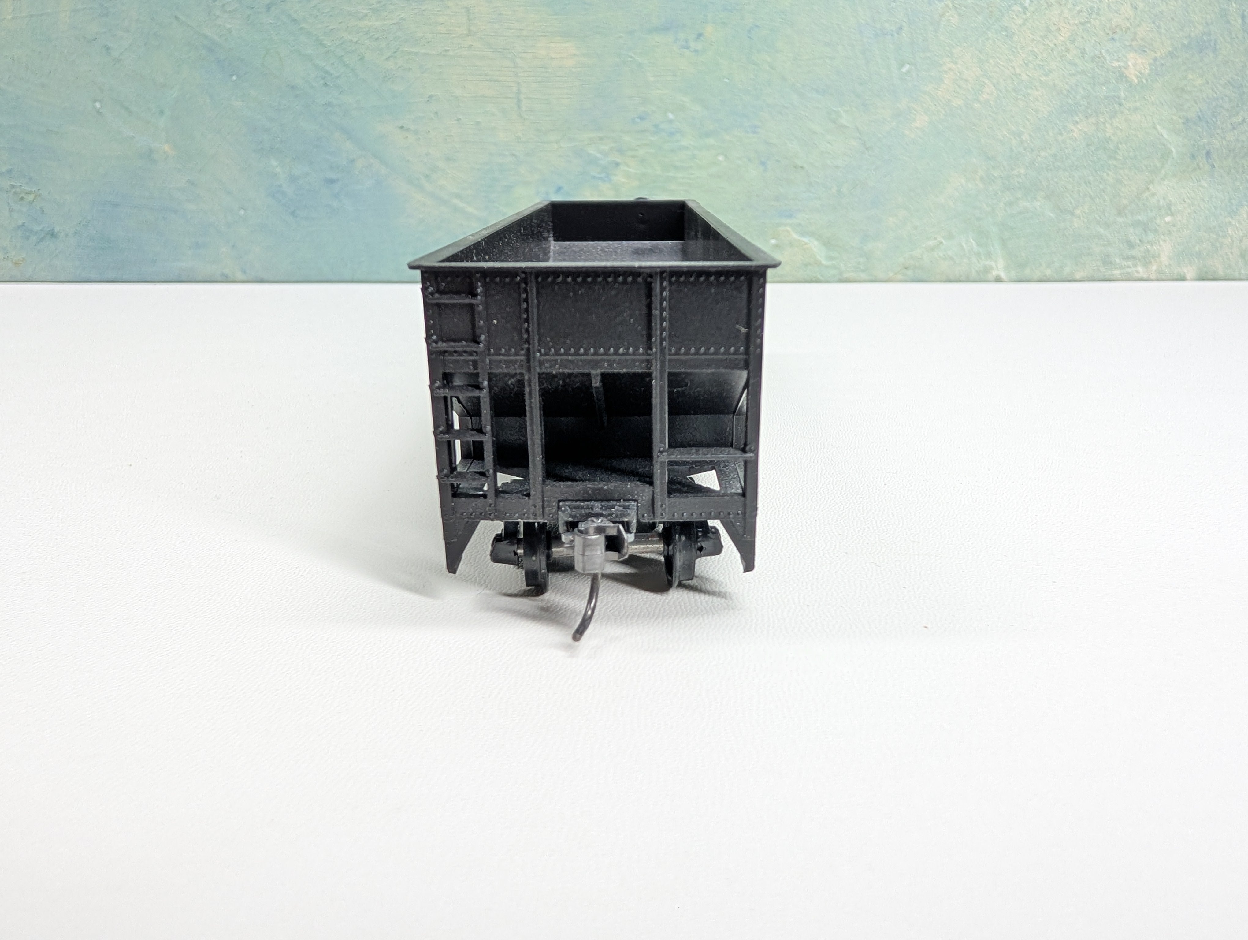 USED Roundhouse HO Scale 3 Bay Rib Side Hopper Erie #38900