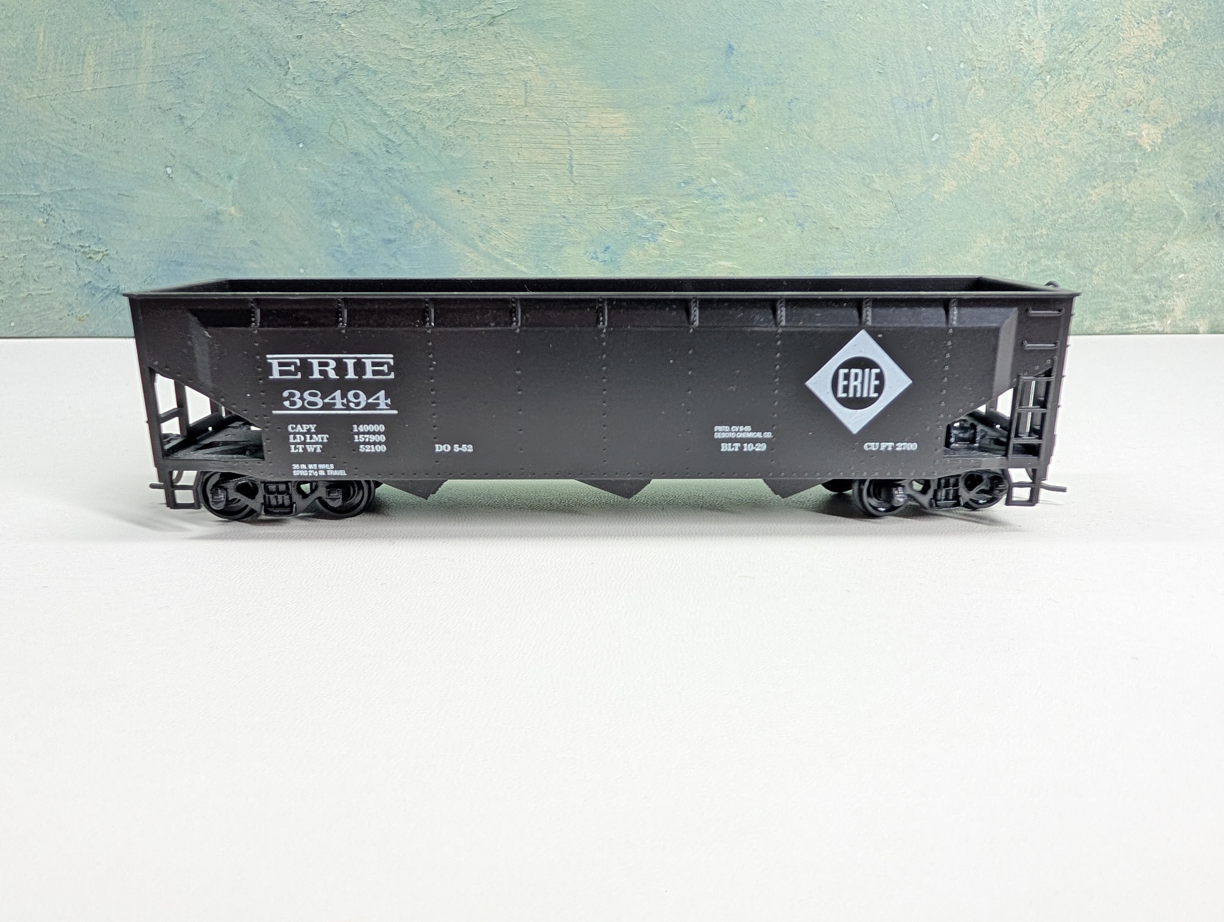 USED Roundhouse HO Scale 3 Bay Rib Side Hopper Erie #38494