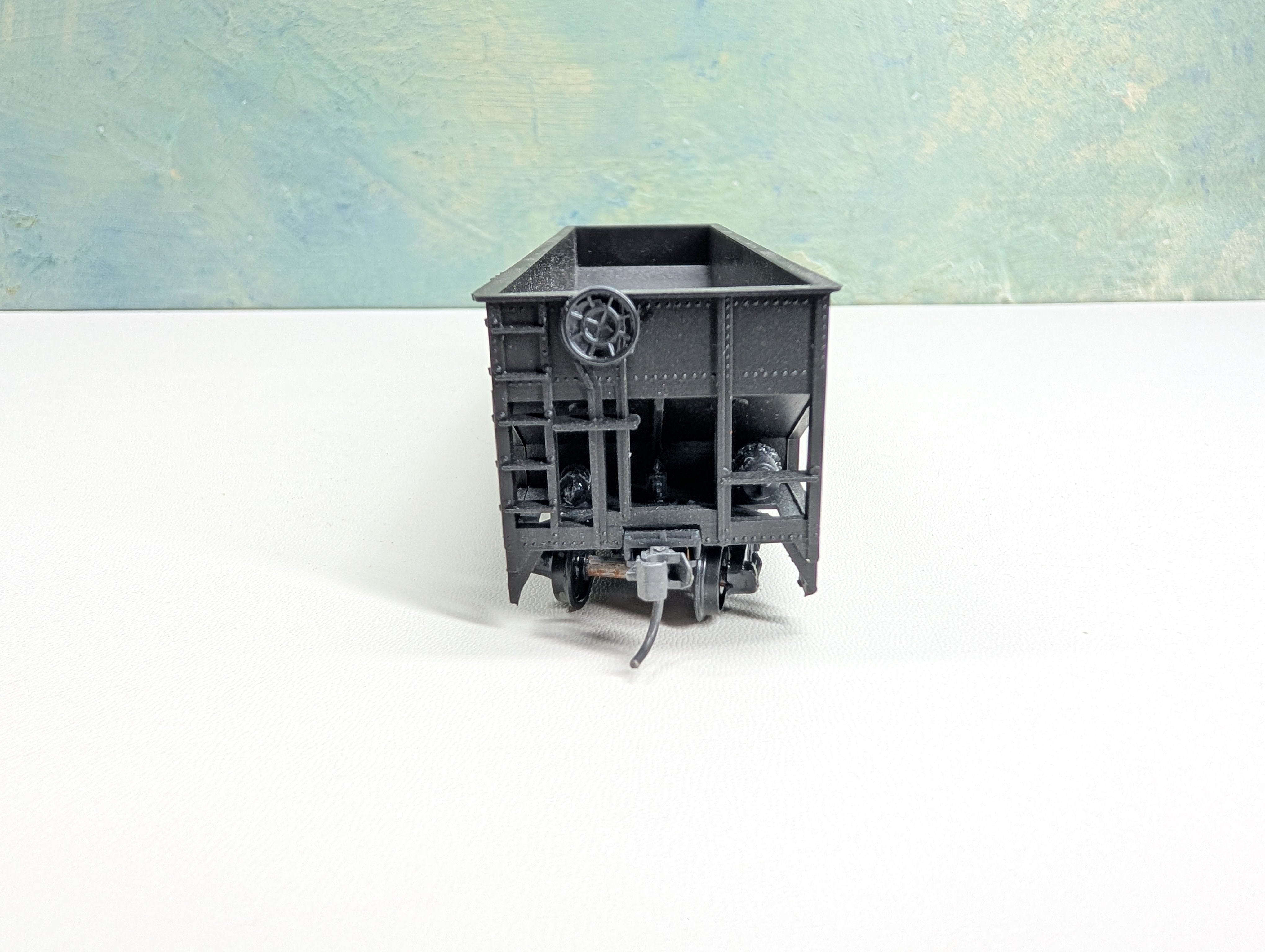 USED Roundhouse HO Scale 3 Bay Rib Side Hopper Erie #38494