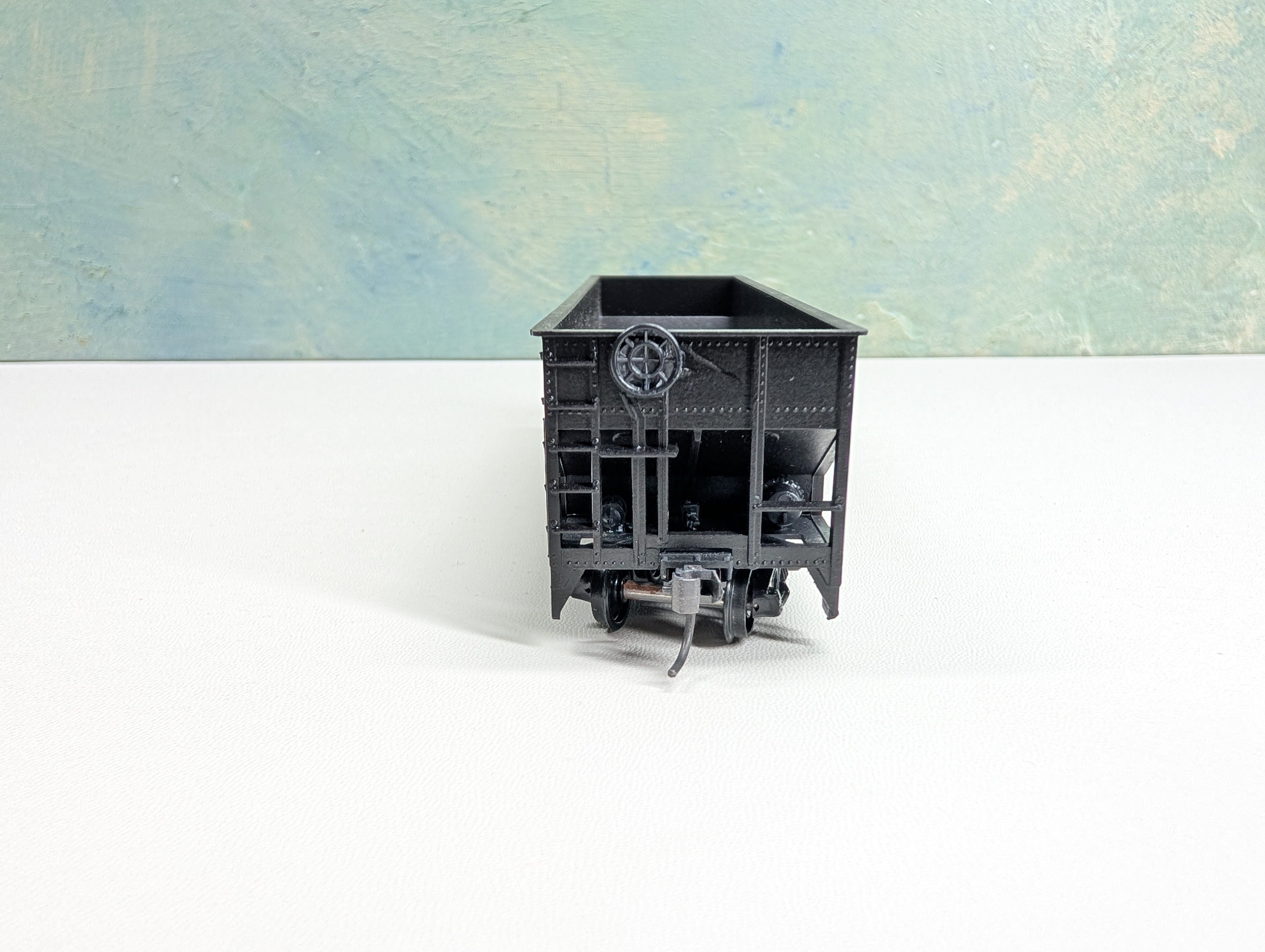 USED Roundhouse HO Scale 3 Bay Rib Side Hopper Erie #38252