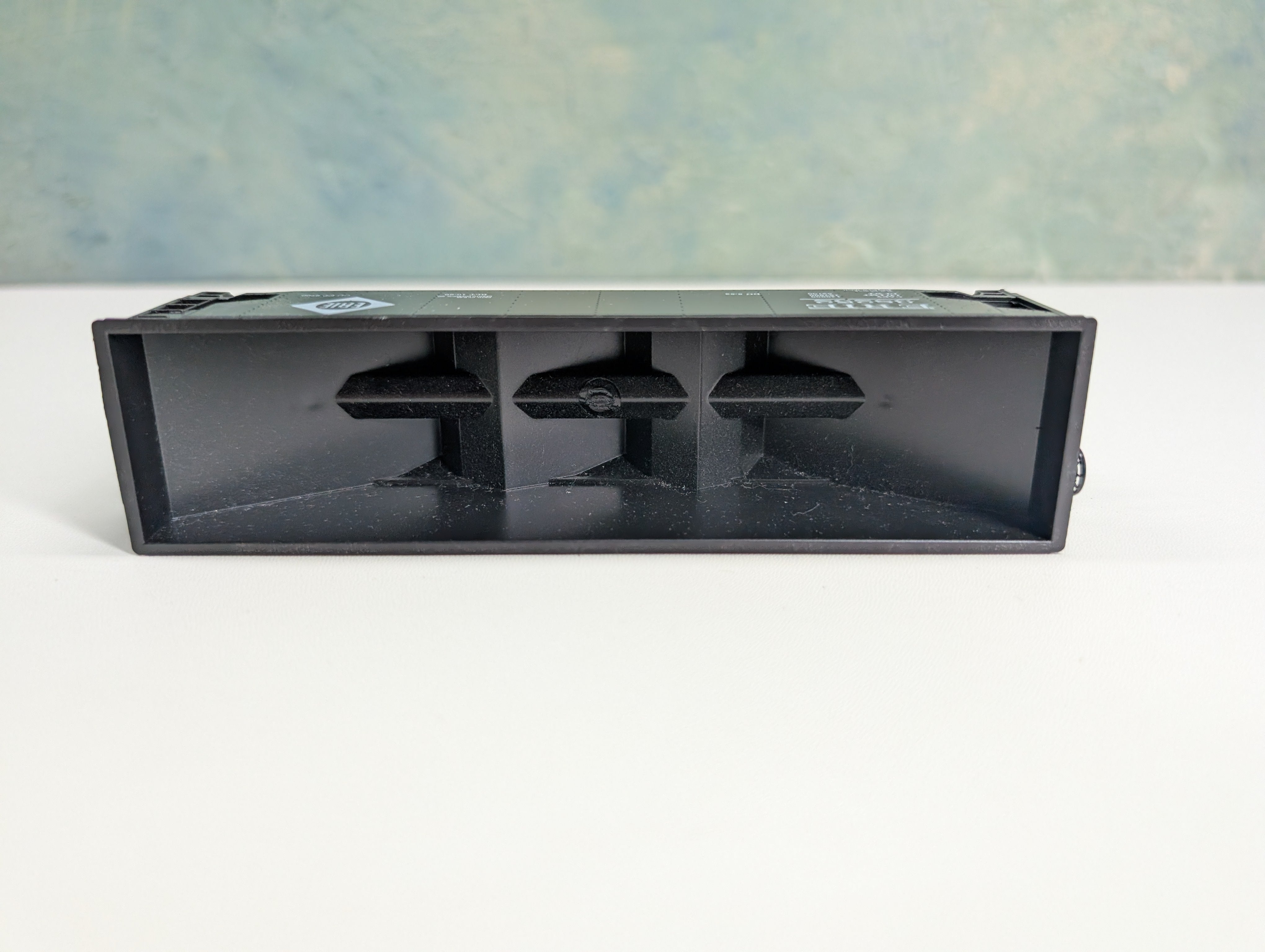 USED Roundhouse HO Scale 3 Bay Rib Side Hopper Erie #38252