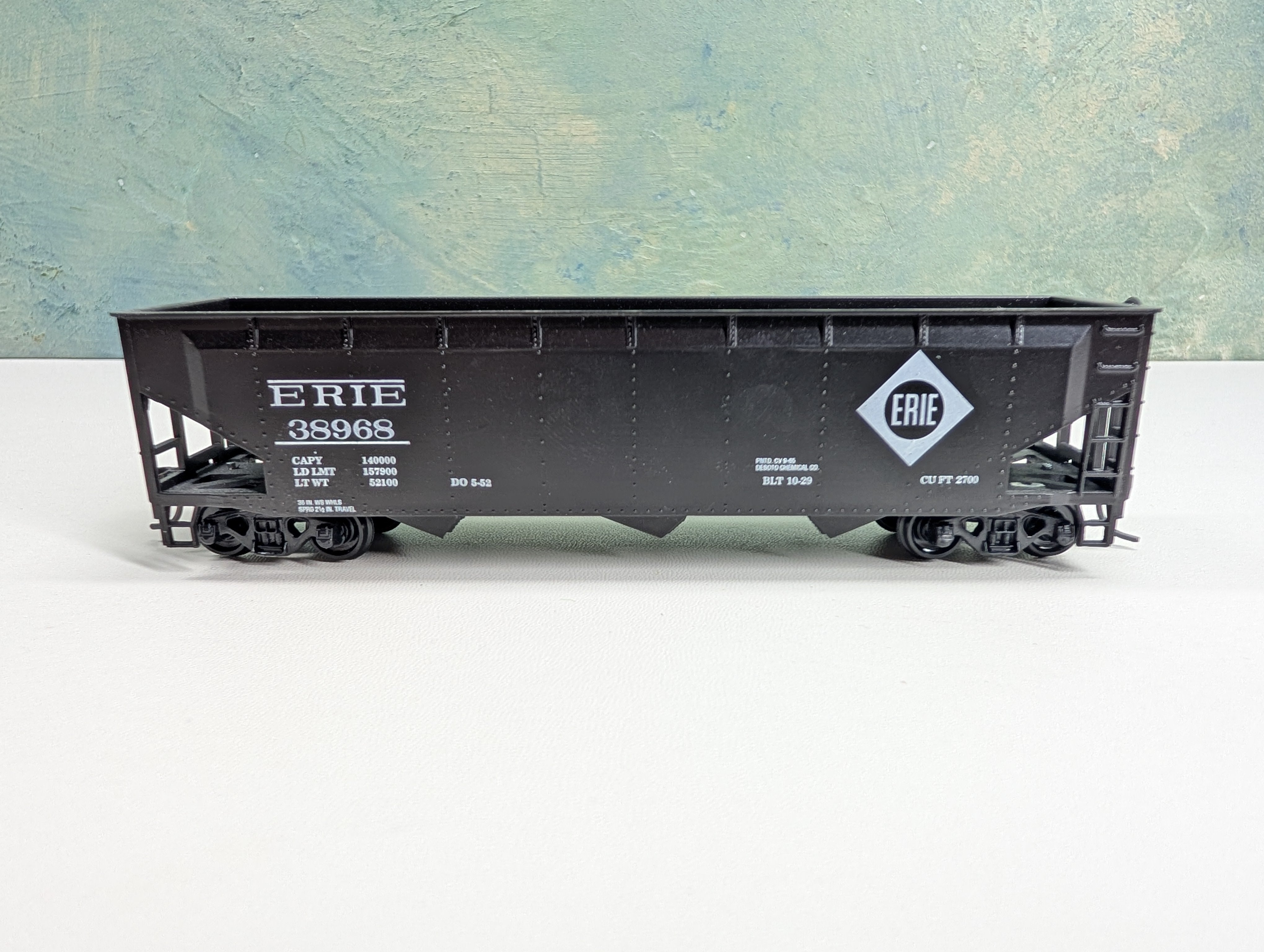 USED Roundhouse HO Scale 3 Bay Rib Side Hopper Erie #38968