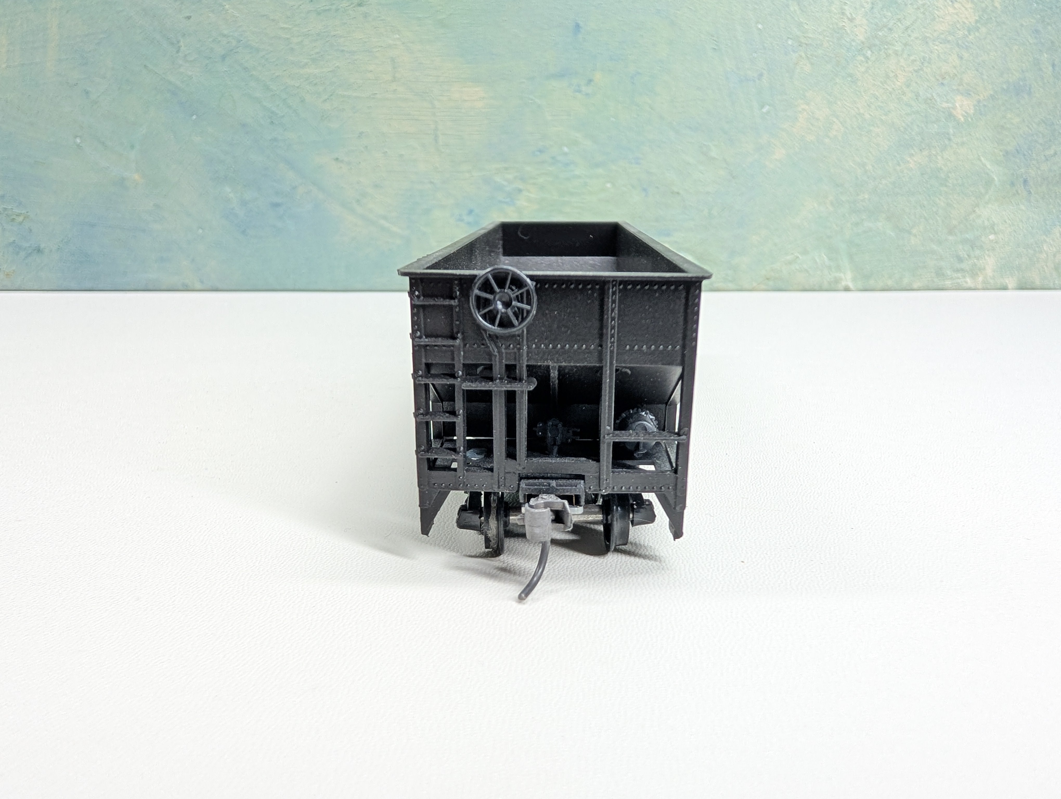 USED Roundhouse HO Scale 3 Bay Rib Side Hopper Erie #38968