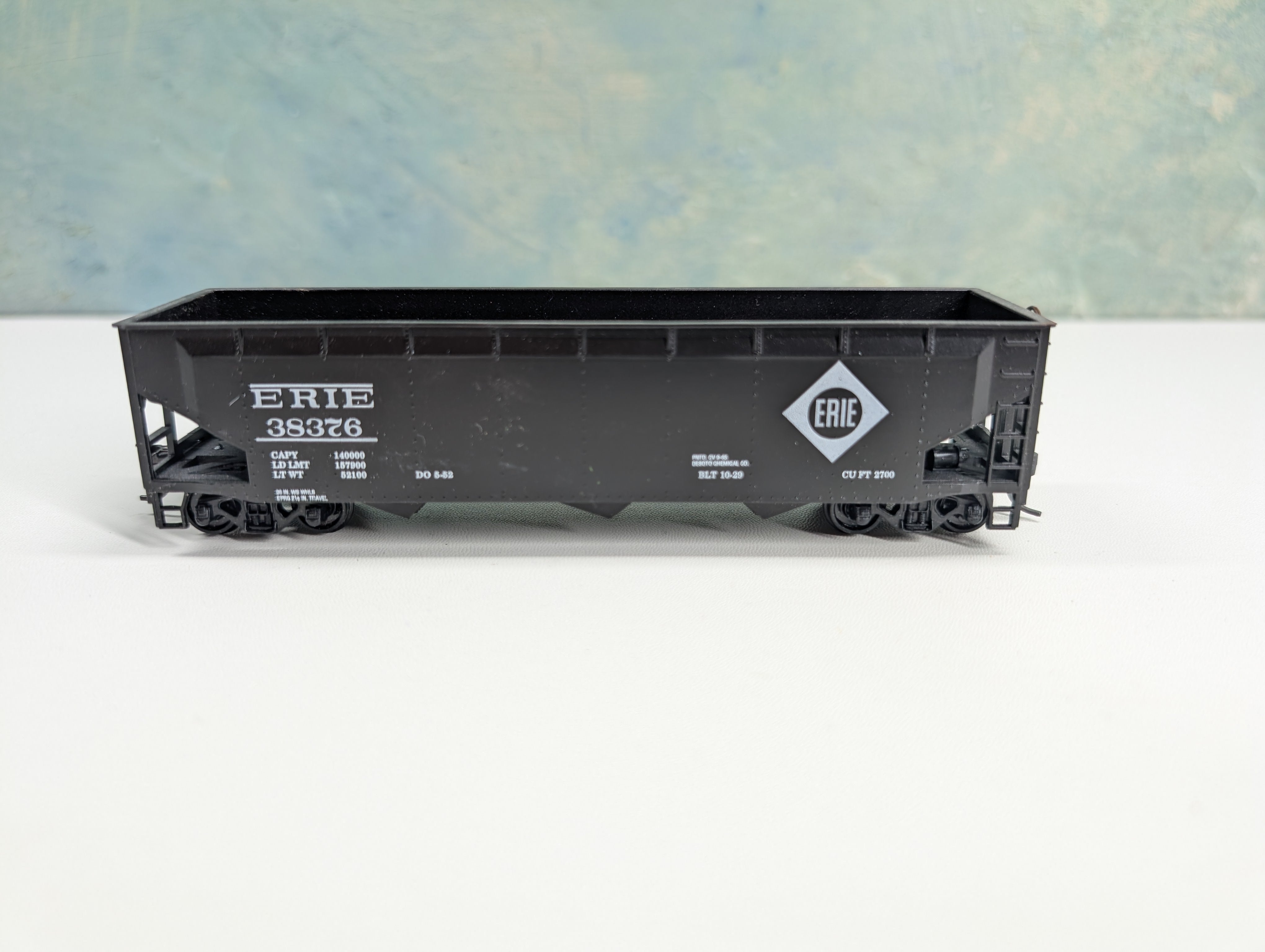 USED Roundhouse HO Scale 3 Bay Rib Side Hopper Erie #38376