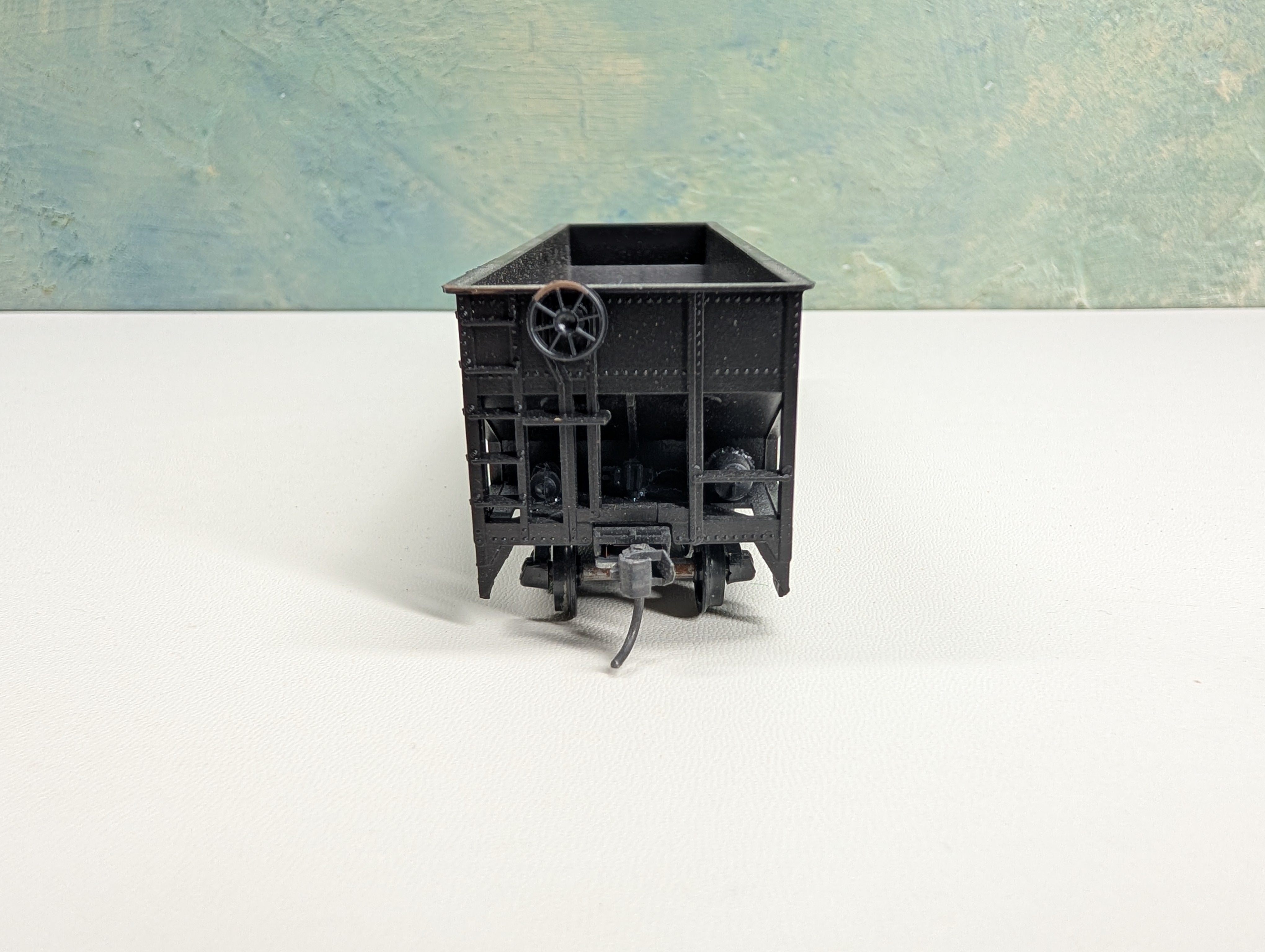 USED Roundhouse HO Scale 3 Bay Rib Side Hopper Erie #38376